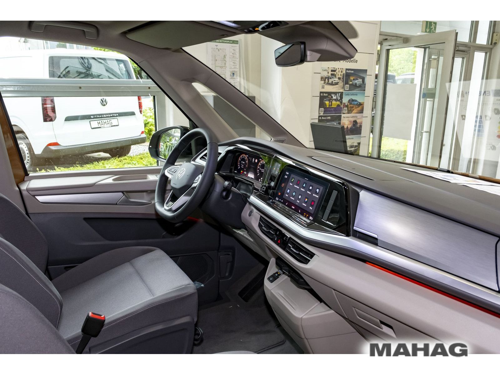 Fahrzeugabbildung Volkswagen Multivan Life 2,0l 150kW TSI DSG kurzer Überhang