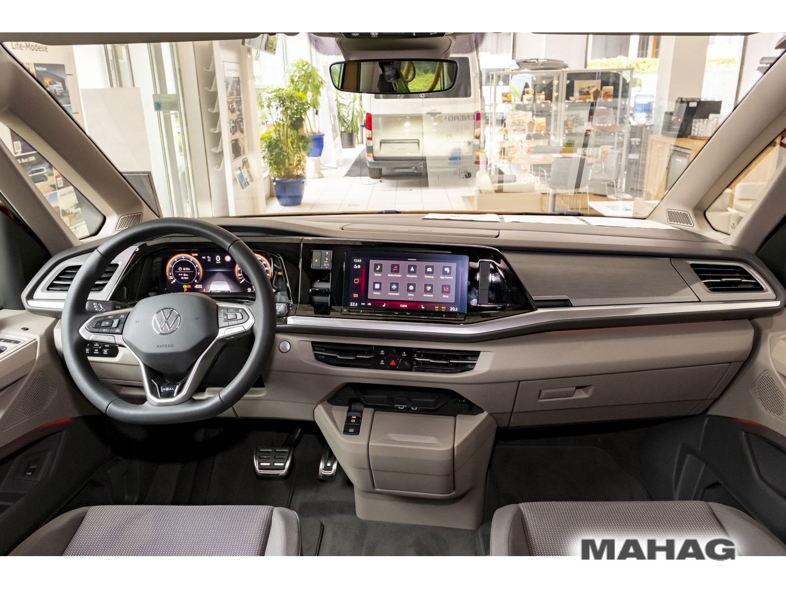 Fahrzeugabbildung Volkswagen Multivan Life 2,0l 150kW TSI DSG kurzer Überhang