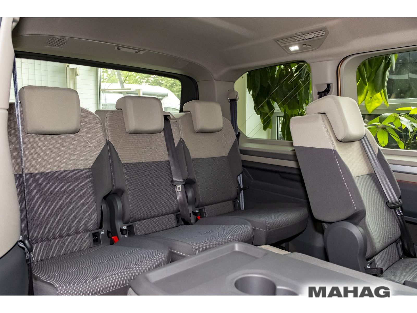 Fahrzeugabbildung Volkswagen Multivan Life 2,0l 150kW TSI DSG kurzer Überhang