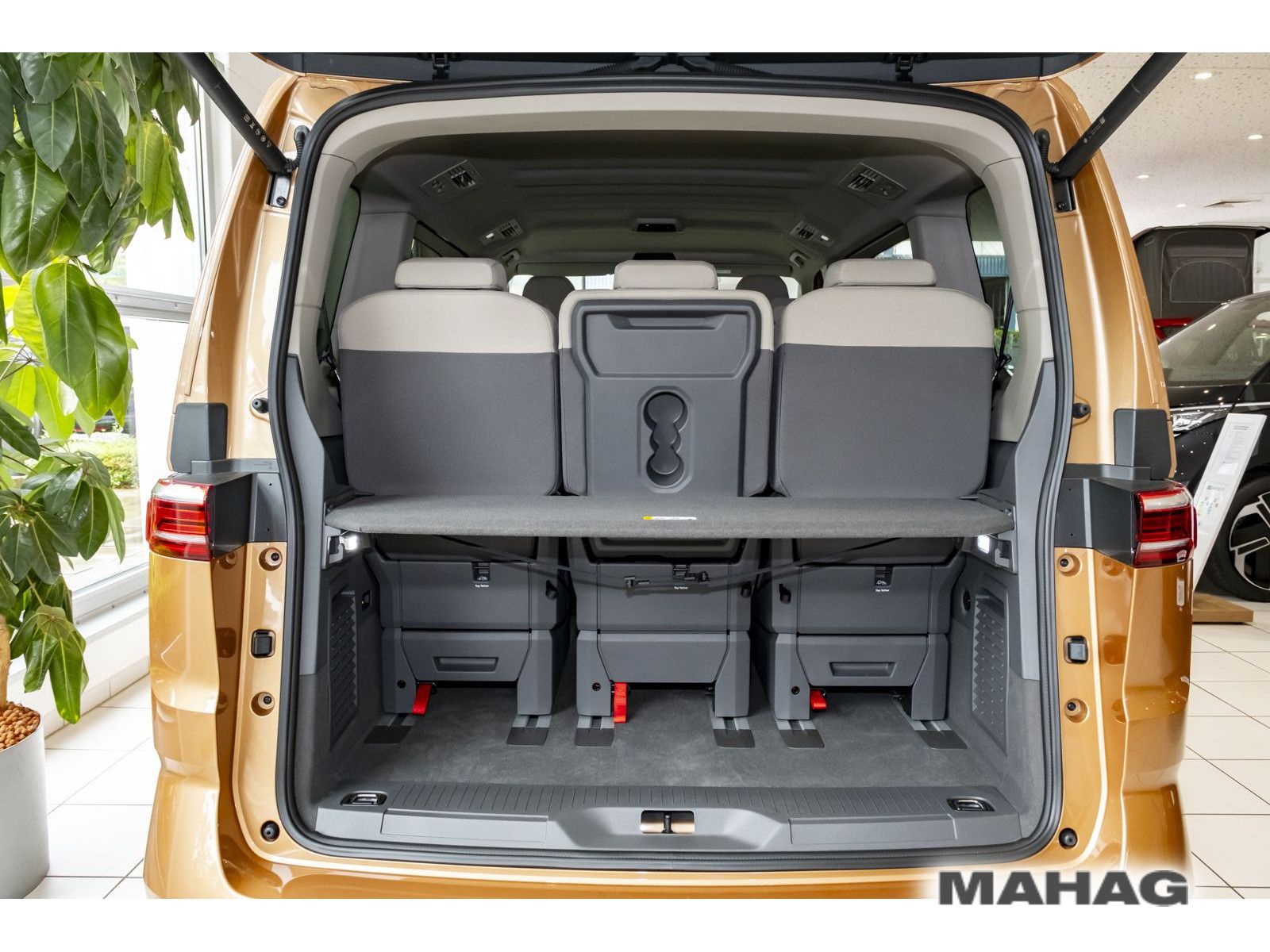 Fahrzeugabbildung Volkswagen Multivan Life 2,0l 150kW TSI DSG kurzer Überhang