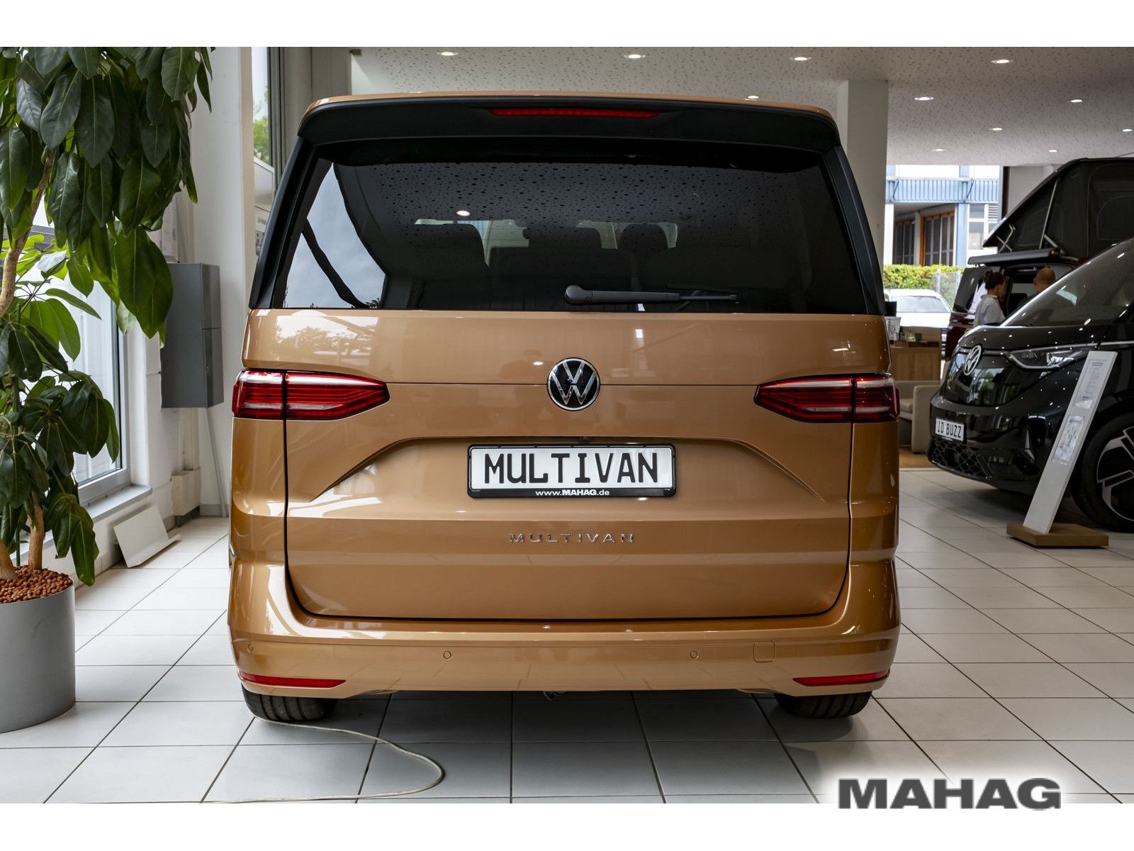 Fahrzeugabbildung Volkswagen Multivan Life 2,0l 150kW TSI DSG kurzer Überhang
