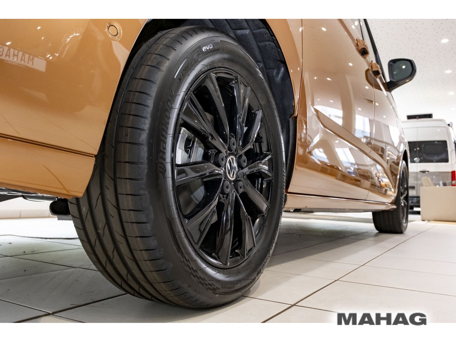 Fahrzeugabbildung Volkswagen Multivan Life 2,0l 150kW TSI DSG kurzer Überhang