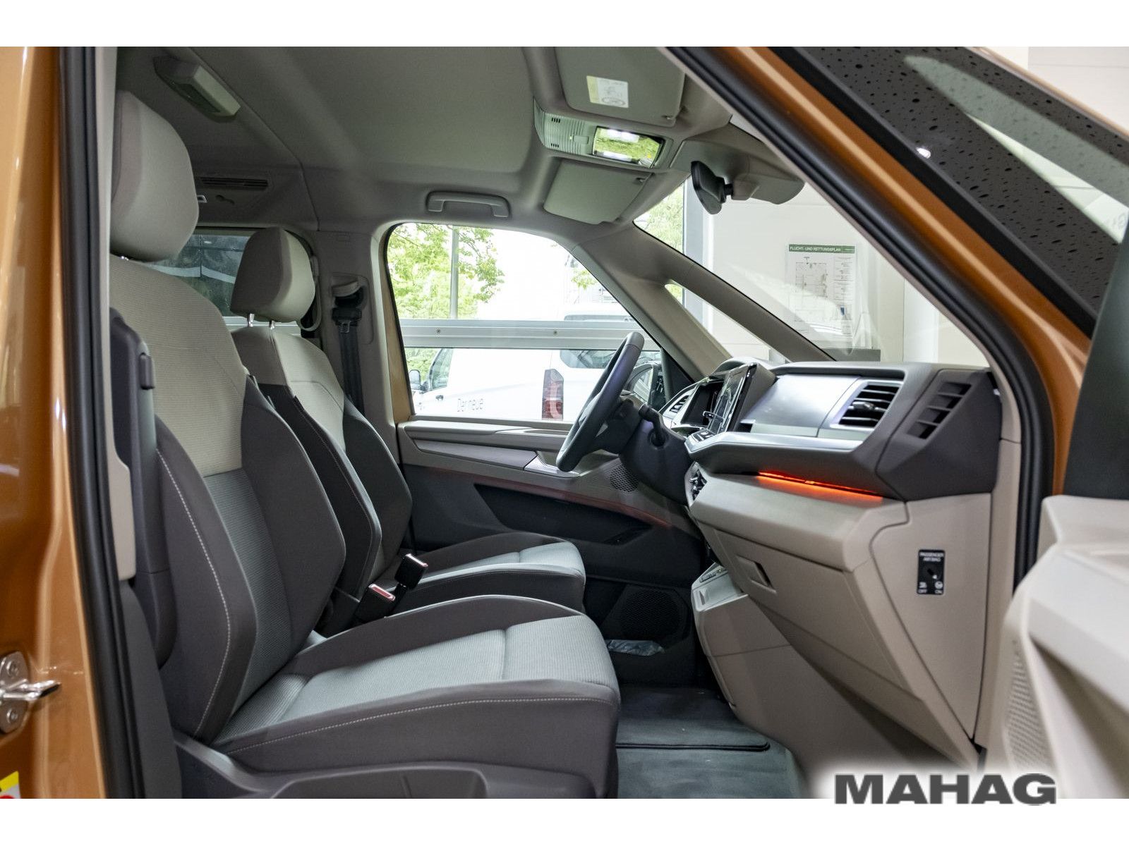 Fahrzeugabbildung Volkswagen Multivan Life 2,0l 150kW TSI DSG kurzer Überhang