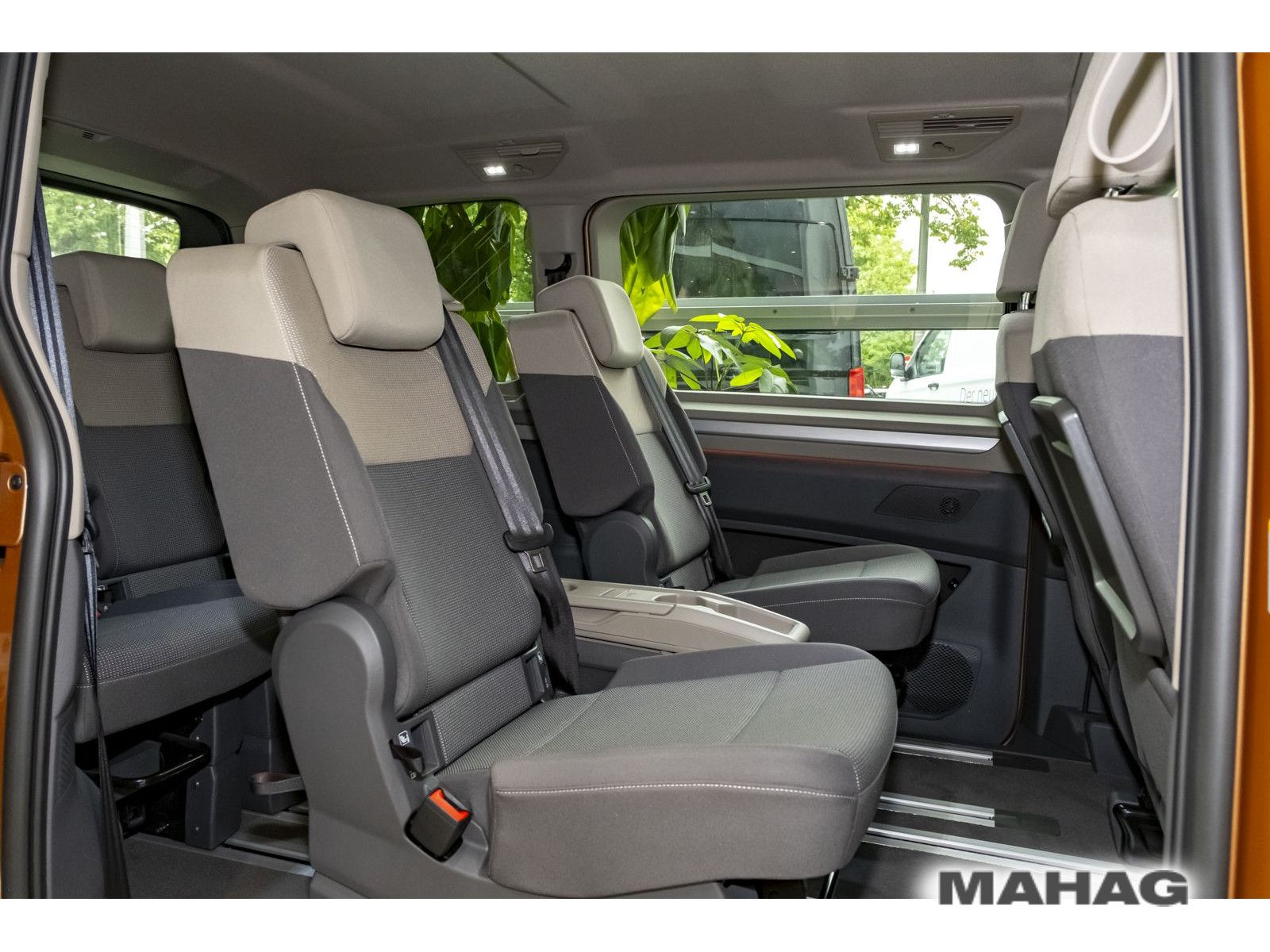 Fahrzeugabbildung Volkswagen Multivan Life 2,0l 150kW TSI DSG kurzer Überhang
