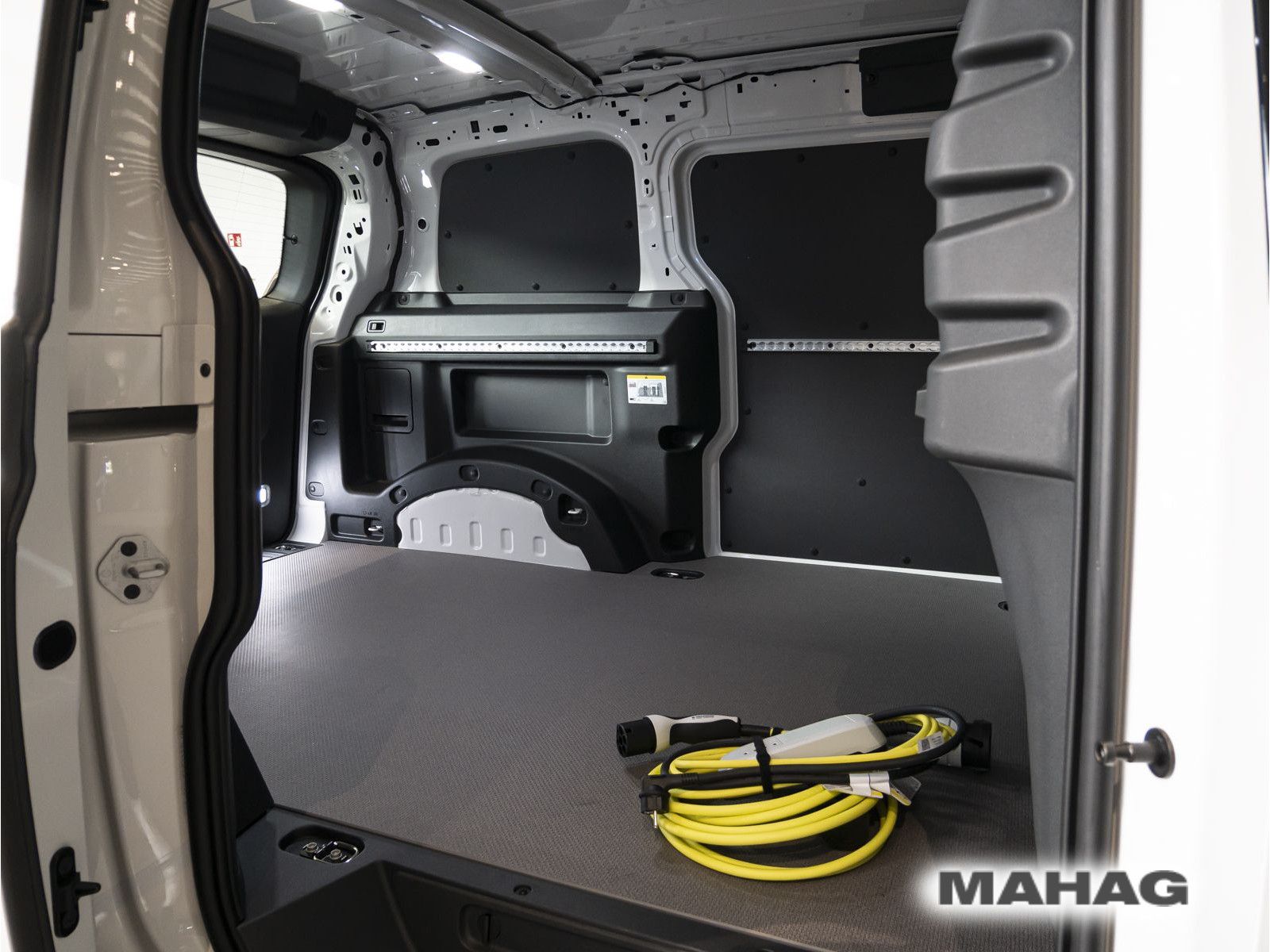 Fahrzeugabbildung Volkswagen ID.Buzz Cargo Pro 210 kW (286 PS)