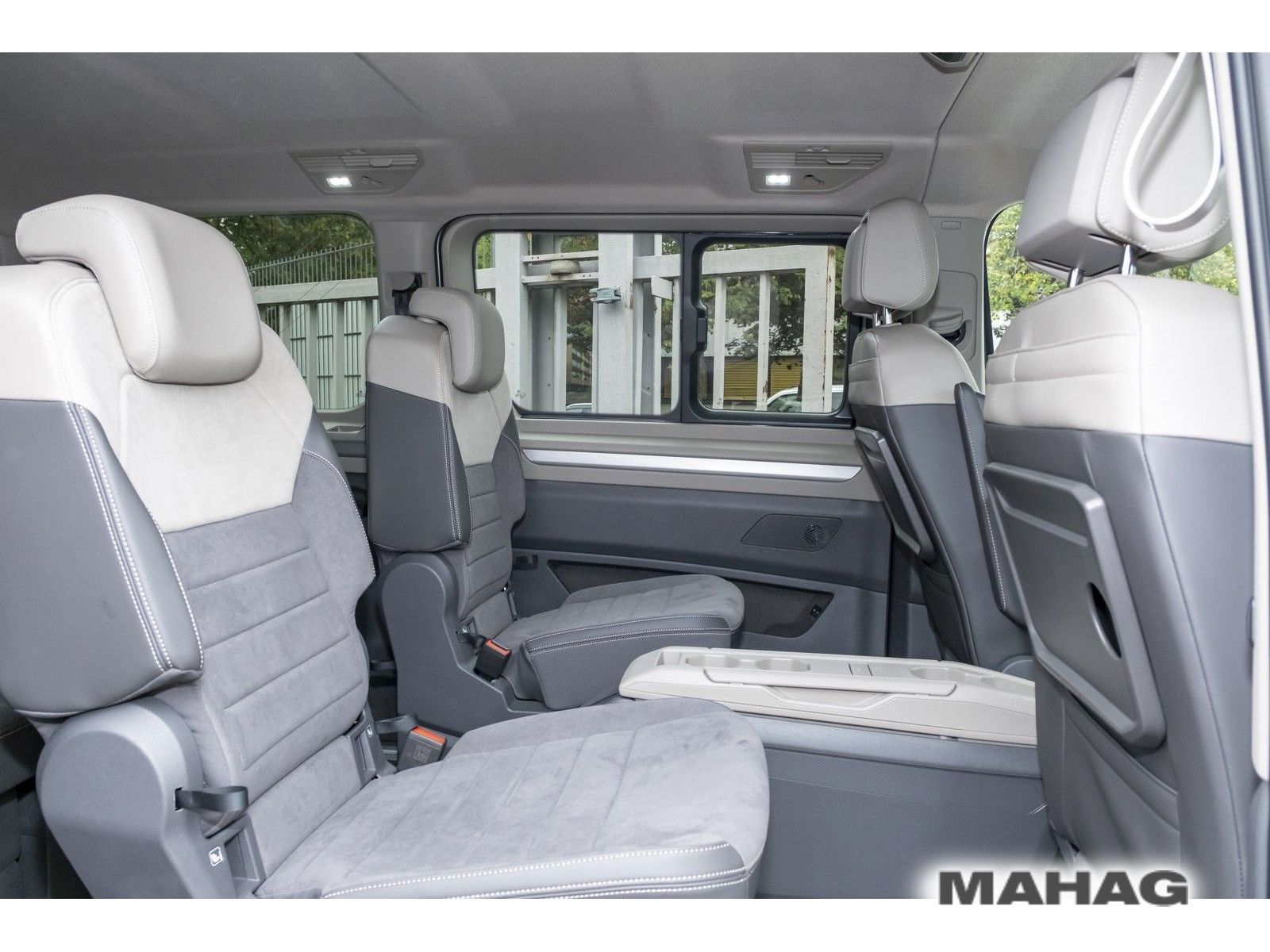 Fahrzeugabbildung Volkswagen T7 Multivan Langversion Style
