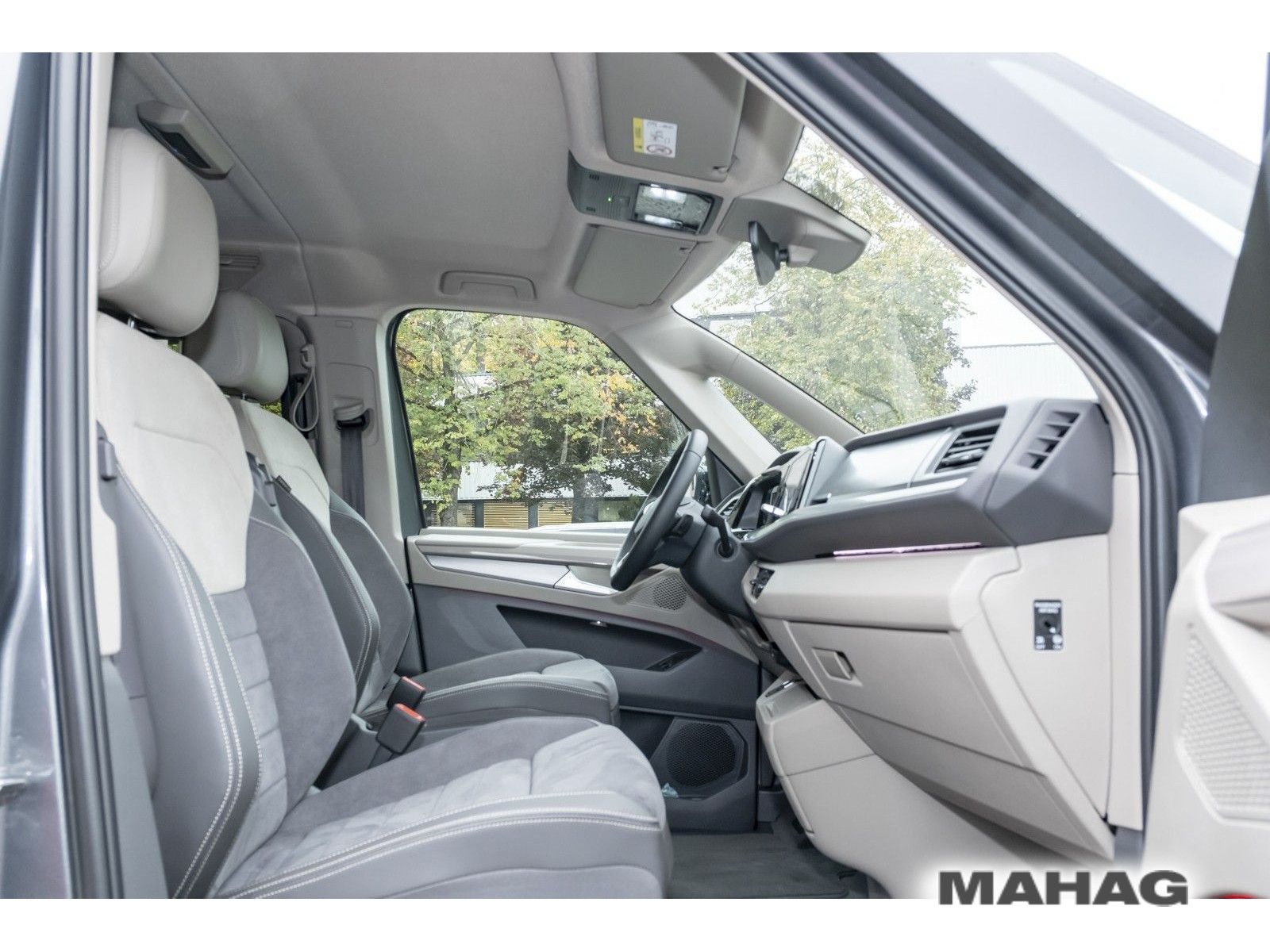 Fahrzeugabbildung Volkswagen T7 Multivan Langversion Style