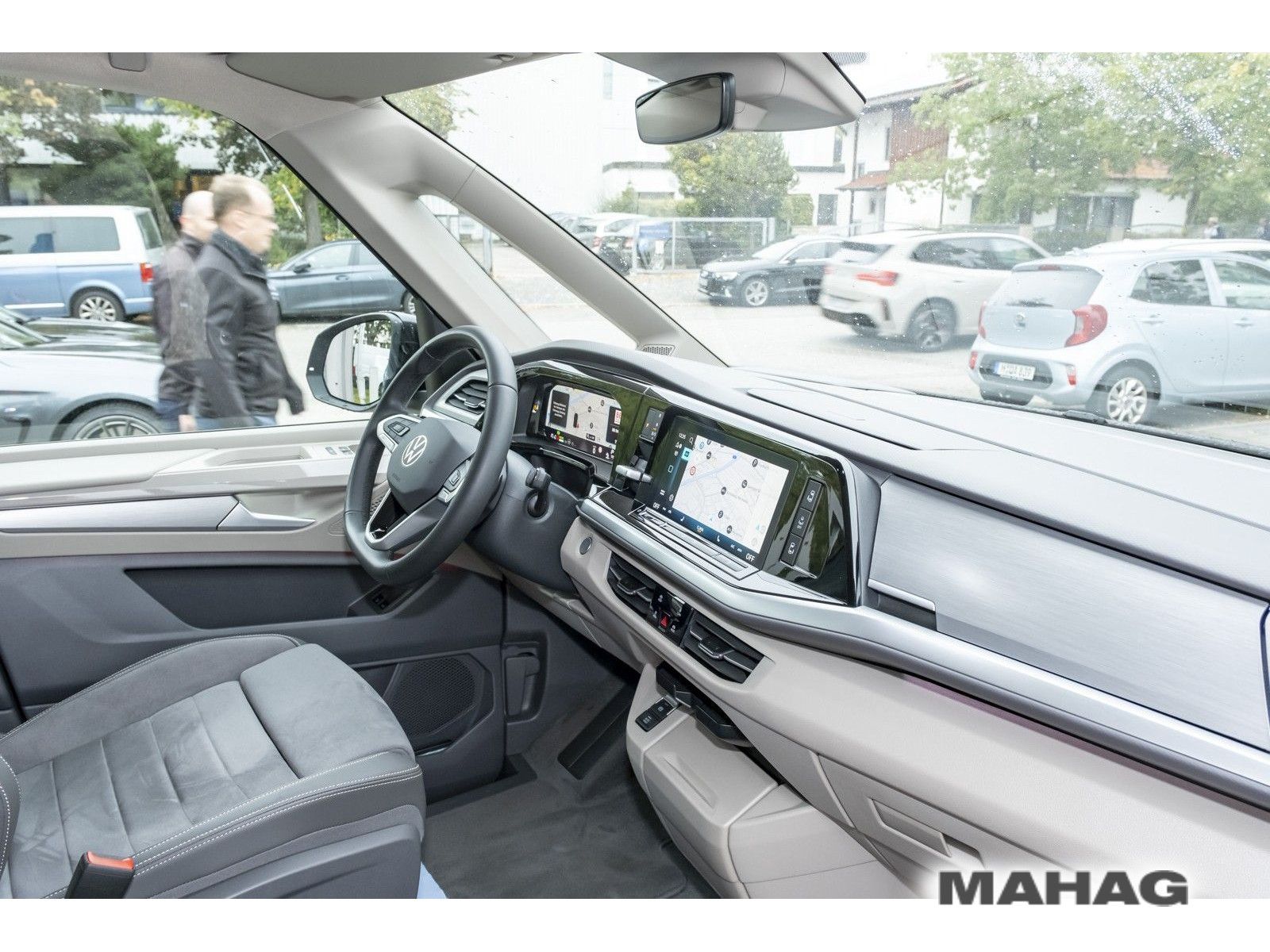 Fahrzeugabbildung Volkswagen T7 Multivan Langversion Style