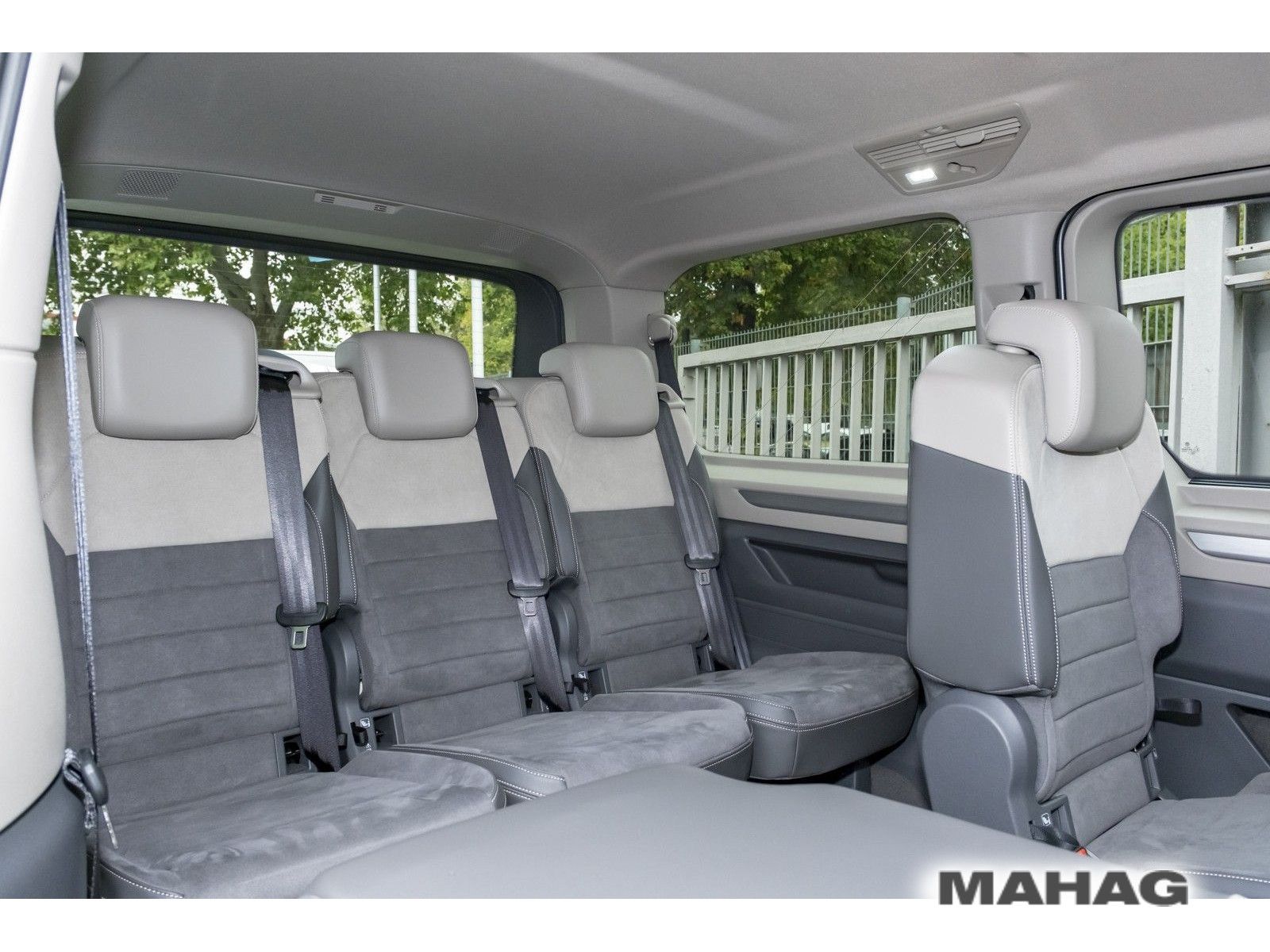 Fahrzeugabbildung Volkswagen T7 Multivan Langversion Style