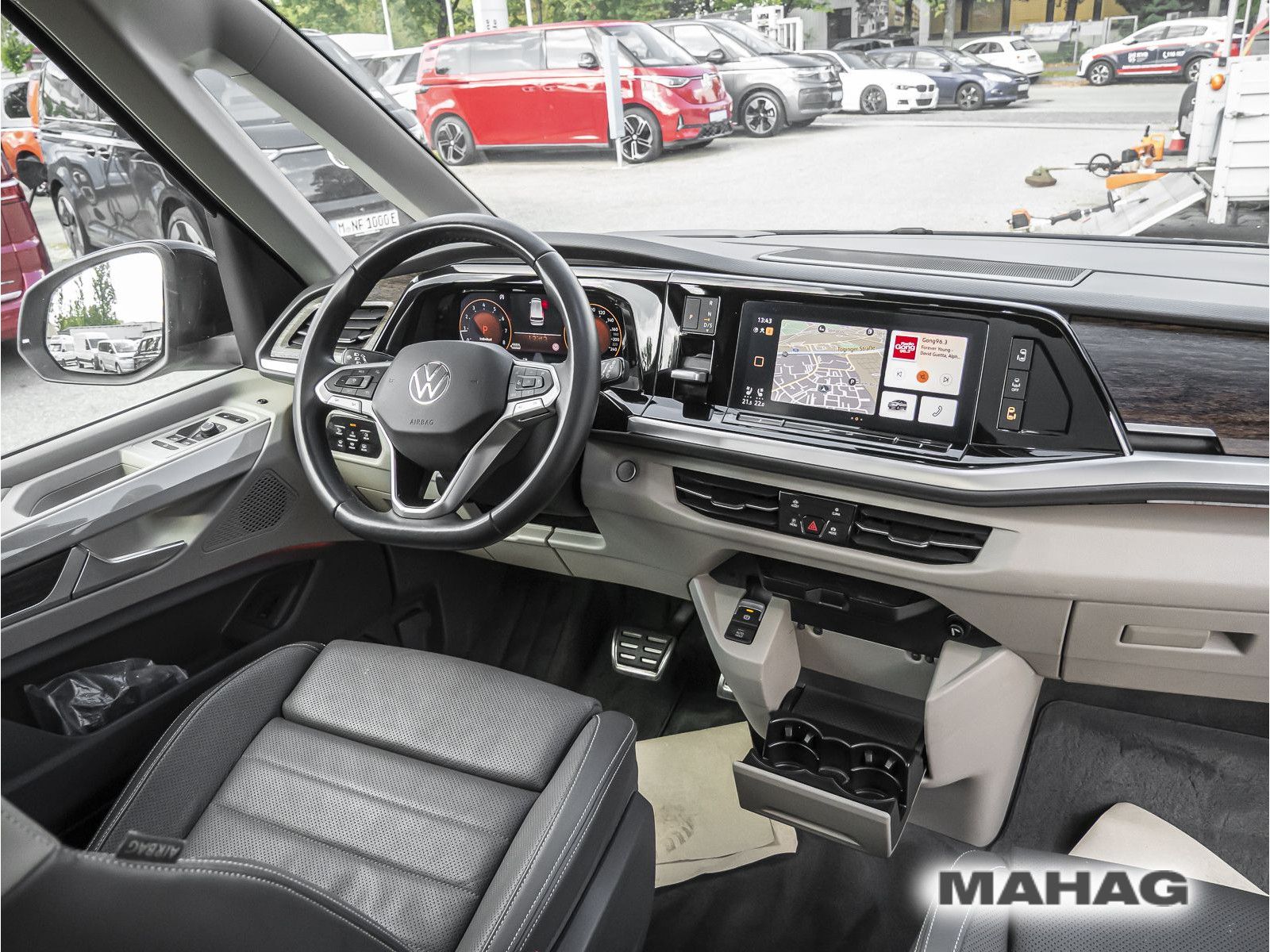 Fahrzeugabbildung Volkswagen T7 Multivan Style 2,0 l 150 kW TSI OPF 7-Gang-DS
