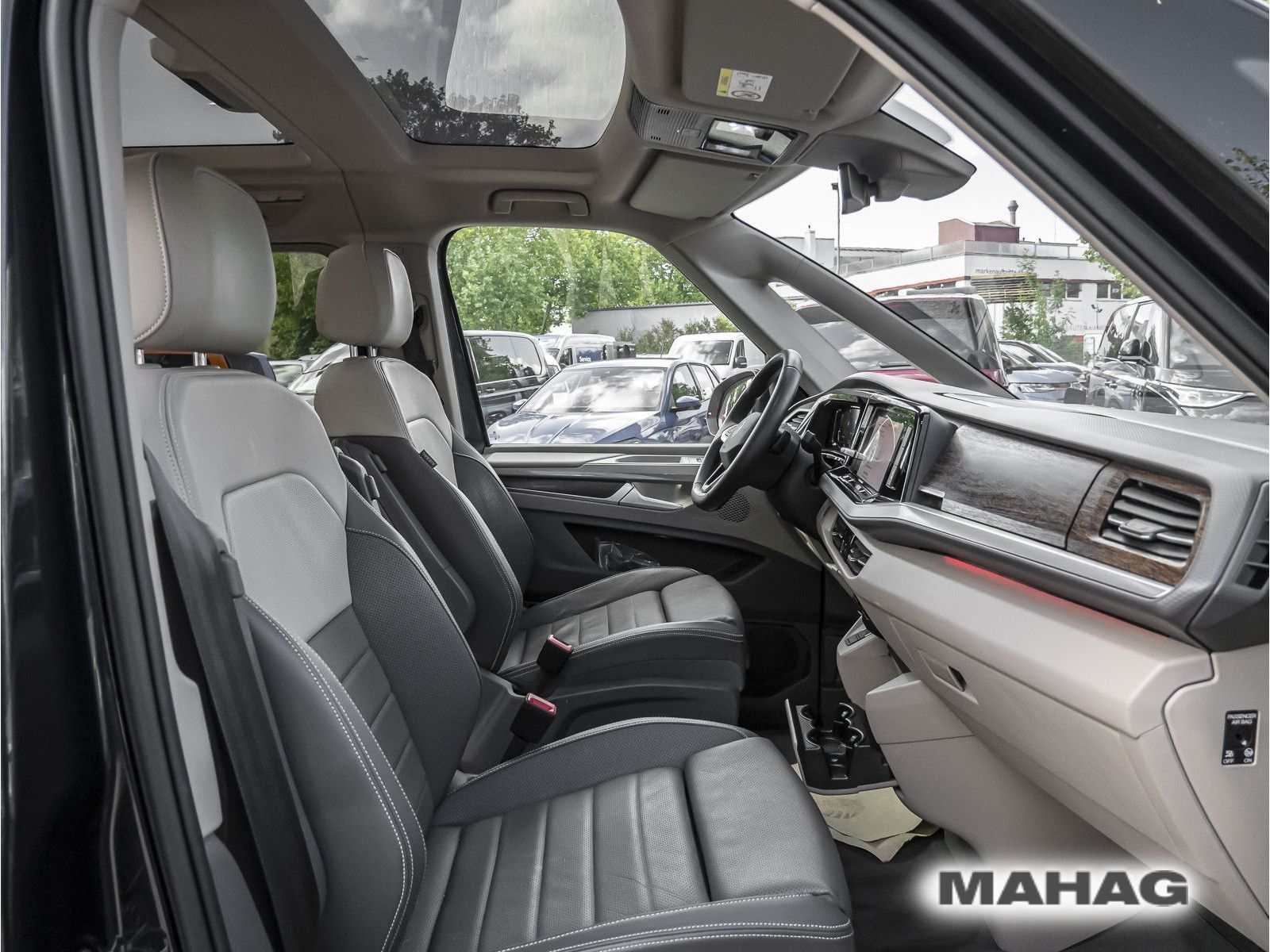 Fahrzeugabbildung Volkswagen T7 Multivan Style 2,0 l 150 kW TSI OPF 7-Gang-DS