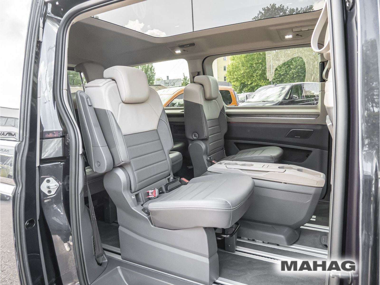 Fahrzeugabbildung Volkswagen T7 Multivan Style 2,0 l 150 kW TSI OPF 7-Gang-DS