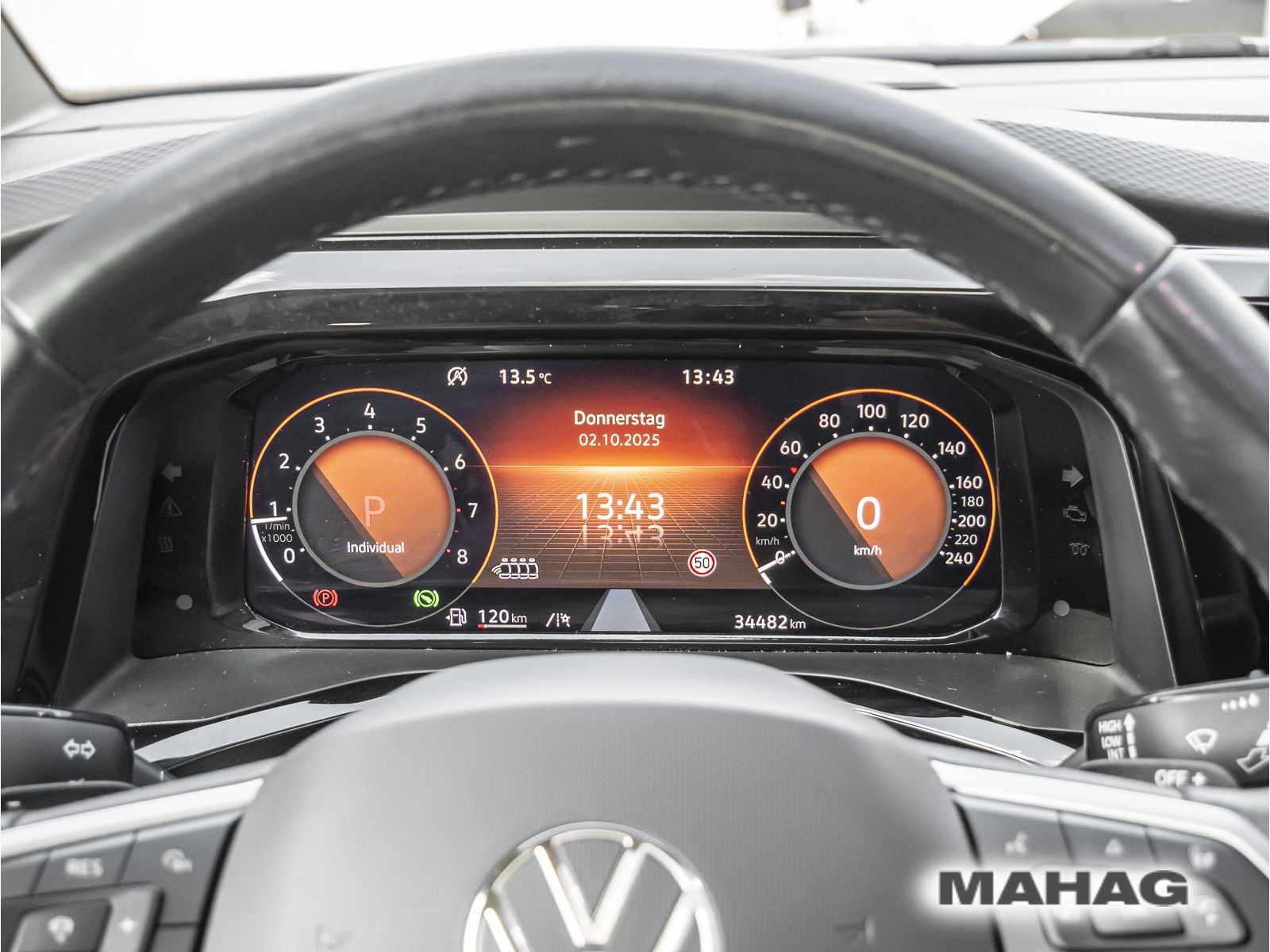 Fahrzeugabbildung Volkswagen T7 Multivan Style 2,0 l 150 kW TSI OPF 7-Gang-DS