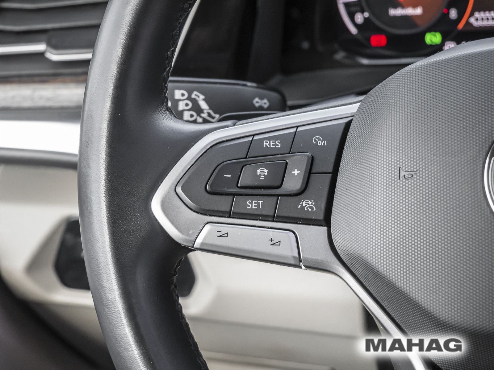 Fahrzeugabbildung Volkswagen T7 Multivan Style 2,0 l 150 kW TSI OPF 7-Gang-DS