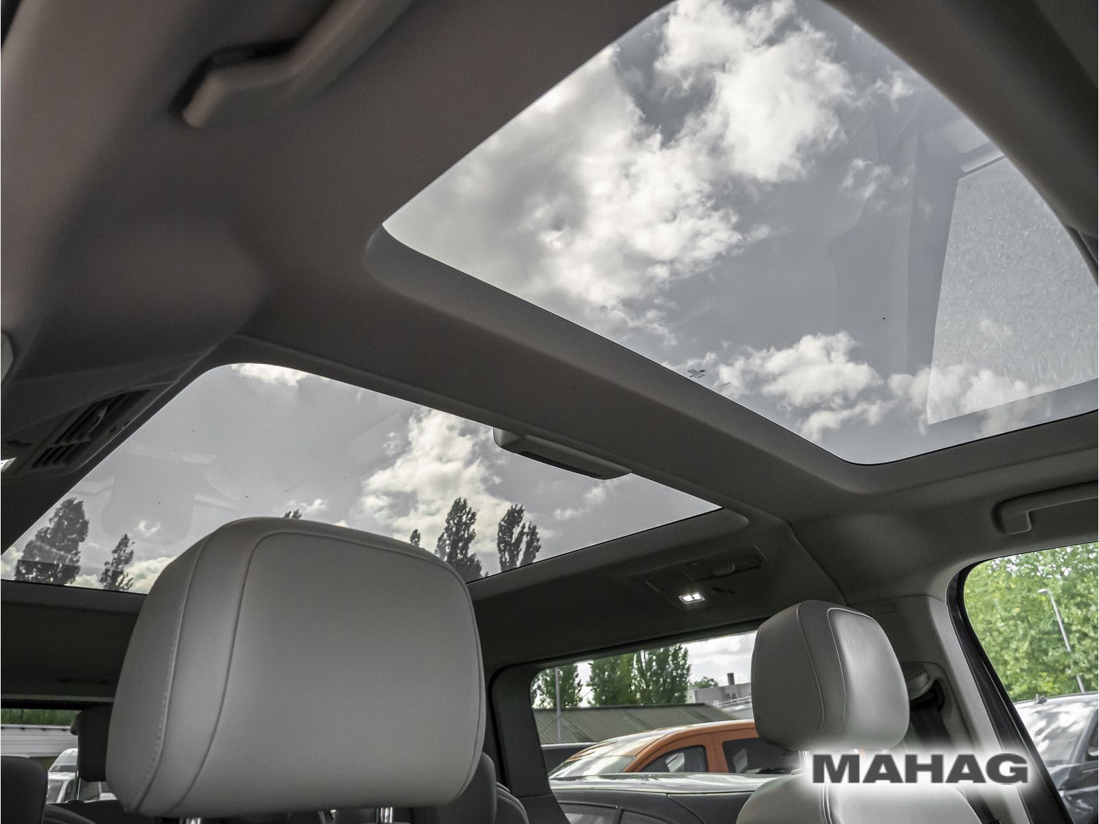 Fahrzeugabbildung Volkswagen T7 Multivan Style 2,0 l 150 kW TSI OPF 7-Gang-DS