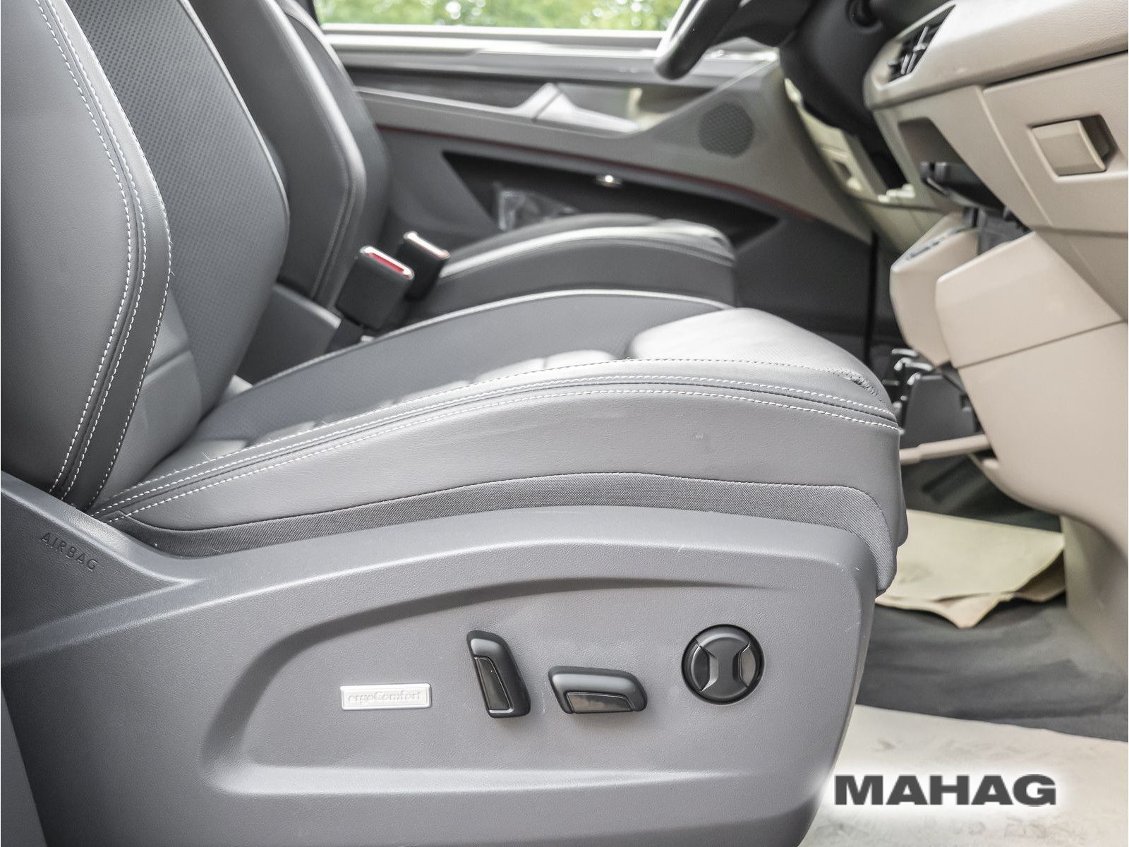Fahrzeugabbildung Volkswagen T7 Multivan Style 2,0 l 150 kW TSI OPF 7-Gang-DS