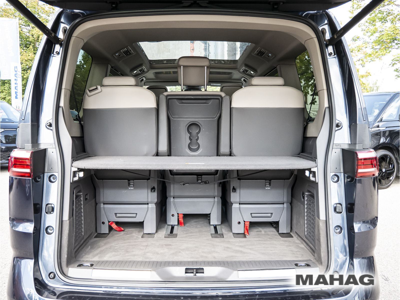 Fahrzeugabbildung Volkswagen T7 Multivan Style 2,0 l 150 kW TSI OPF 7-Gang-DS