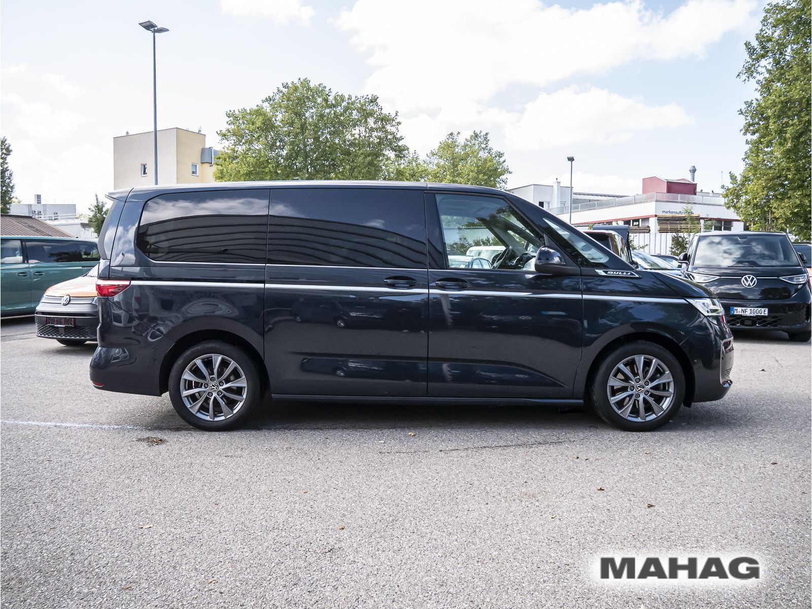 Fahrzeugabbildung Volkswagen T7 Multivan Style 2,0 l 150 kW TSI OPF 7-Gang-DS