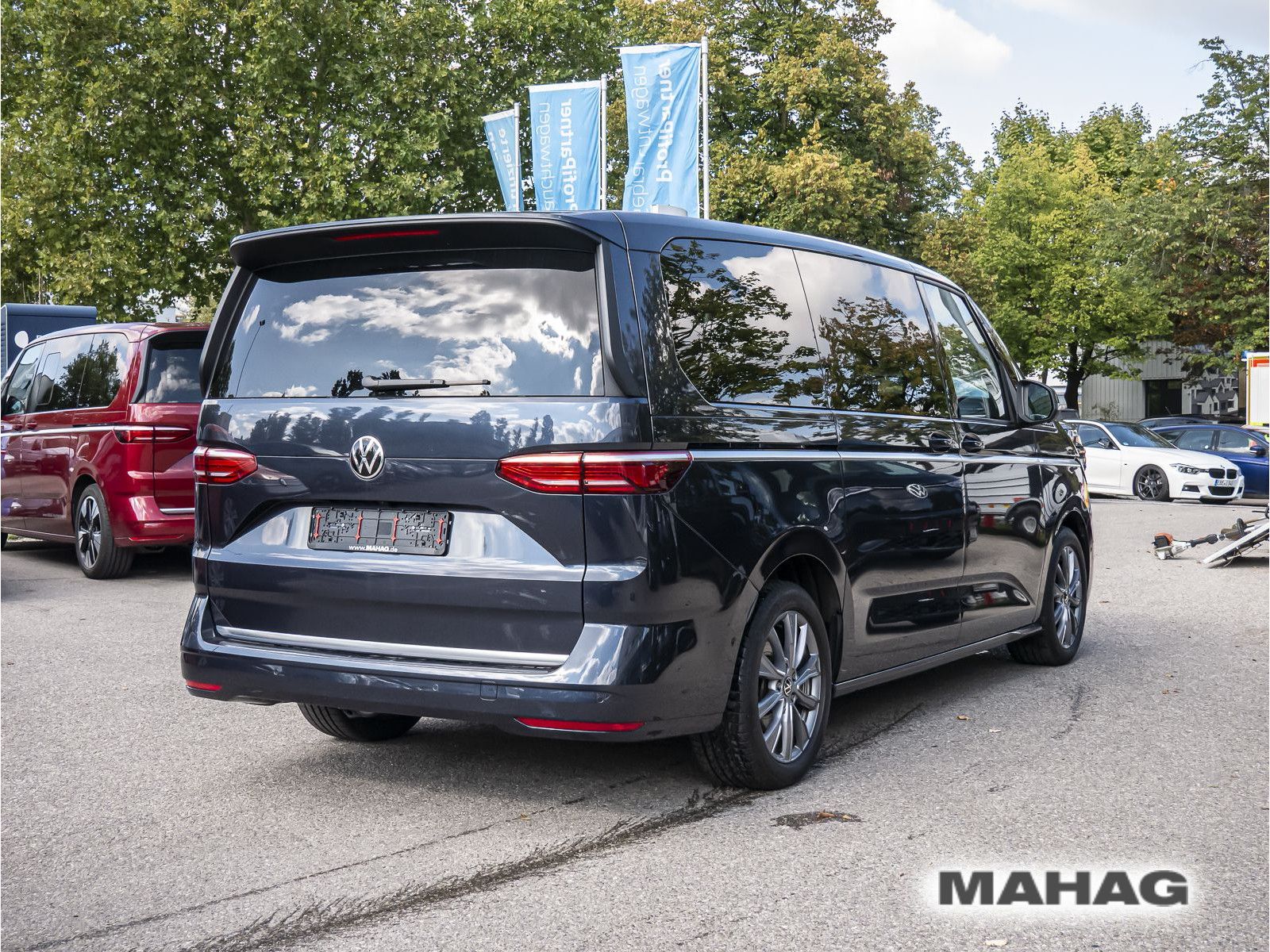 Fahrzeugabbildung Volkswagen T7 Multivan Style 2,0 l 150 kW TSI OPF 7-Gang-DS