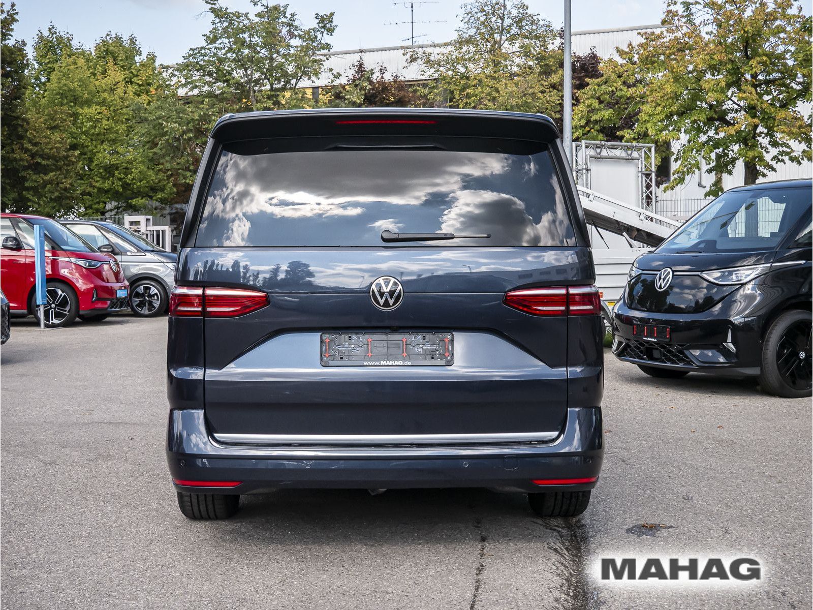 Fahrzeugabbildung Volkswagen T7 Multivan Style 2,0 l 150 kW TSI OPF 7-Gang-DS