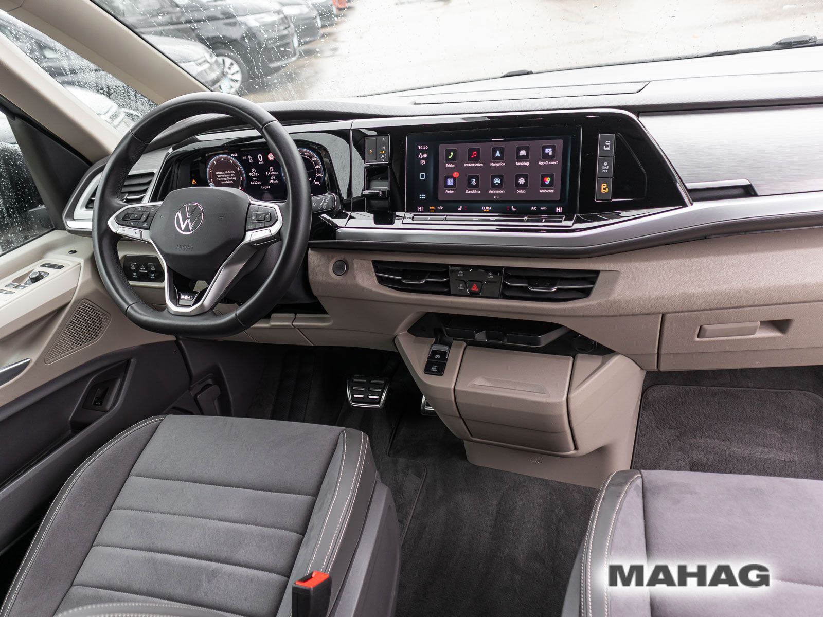 Fahrzeugabbildung Volkswagen T7 Multivan Life 2,0 l 150 kW TSI OPF Front antr