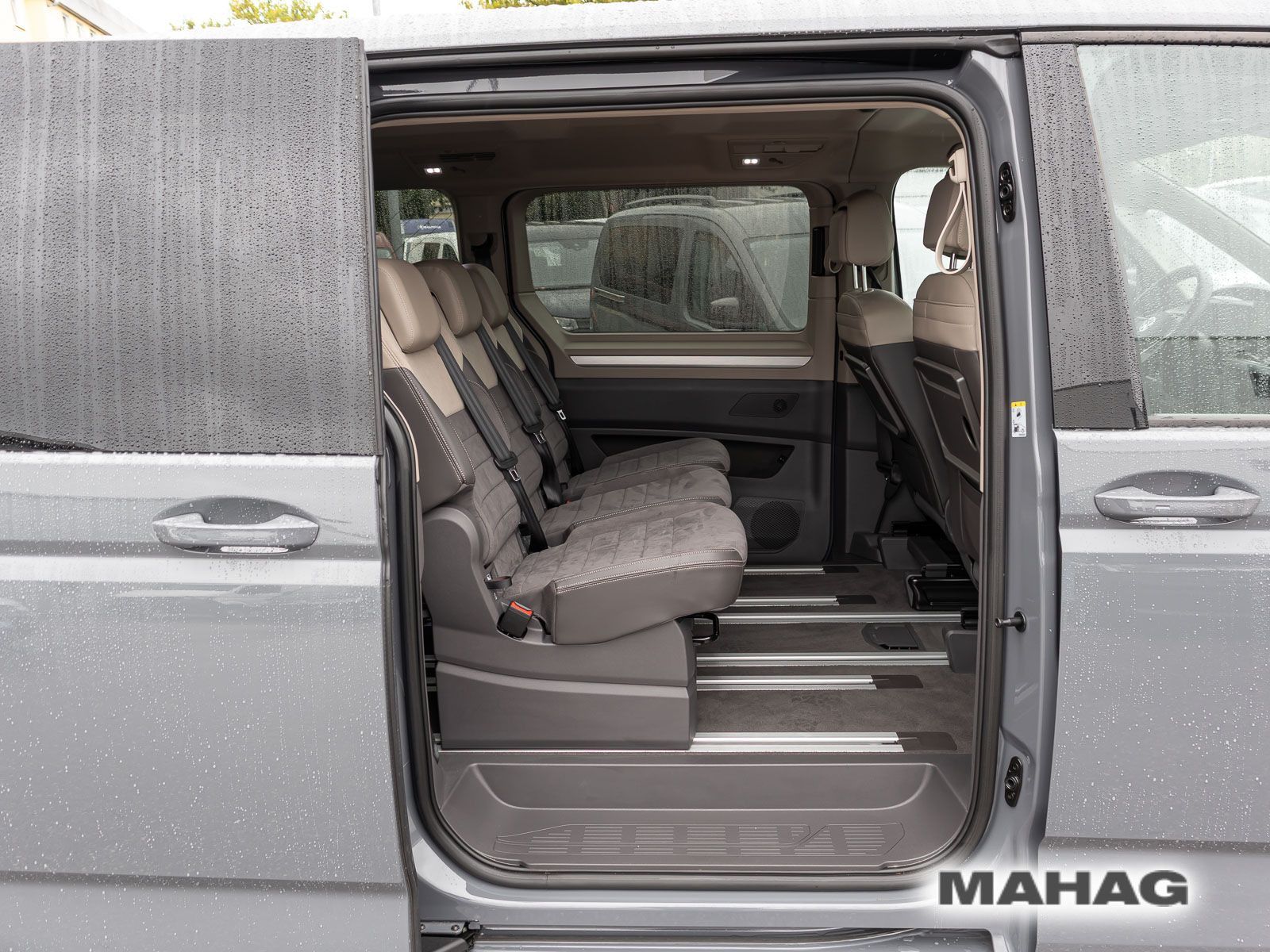 Fahrzeugabbildung Volkswagen T7 Multivan Life 2,0 l 150 kW TSI OPF Front antr