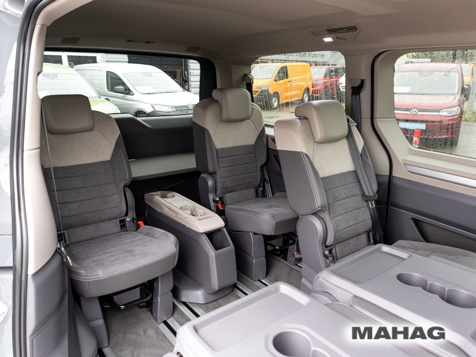 Fahrzeugabbildung Volkswagen T7 Multivan Life 2,0 l 150 kW TSI OPF Front antr