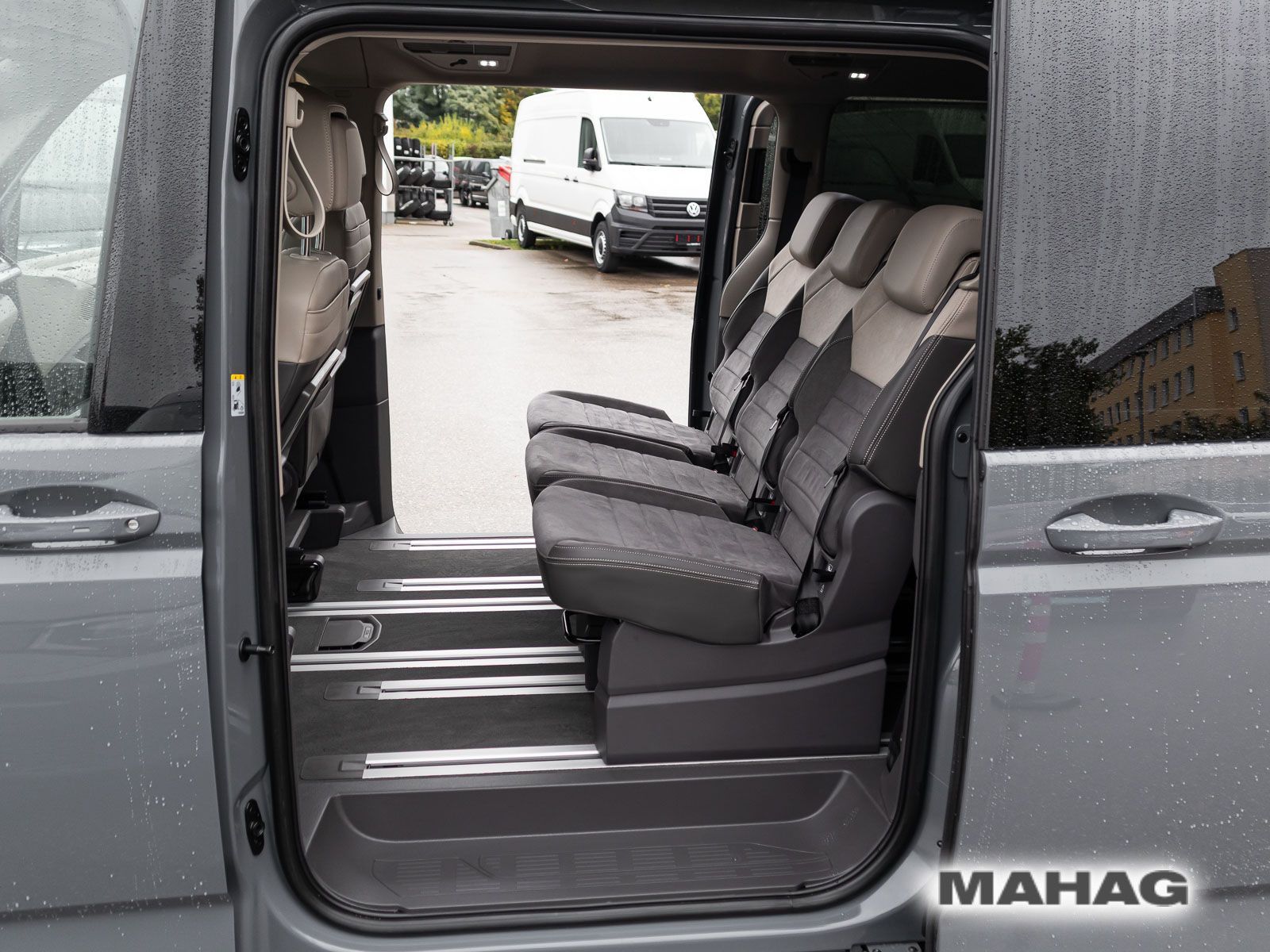 Fahrzeugabbildung Volkswagen T7 Multivan Life 2,0 l 150 kW TSI OPF Front antr
