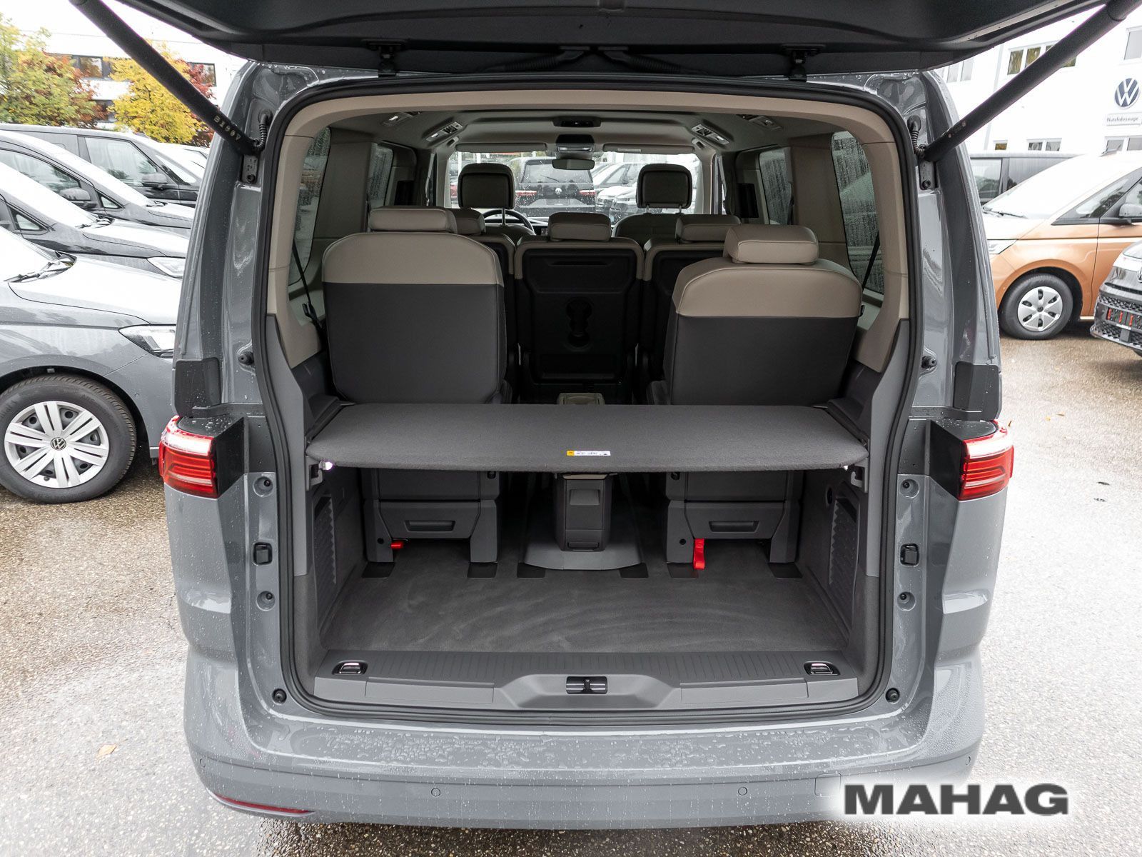 Fahrzeugabbildung Volkswagen T7 Multivan Life 2,0 l 150 kW TSI OPF Front antr