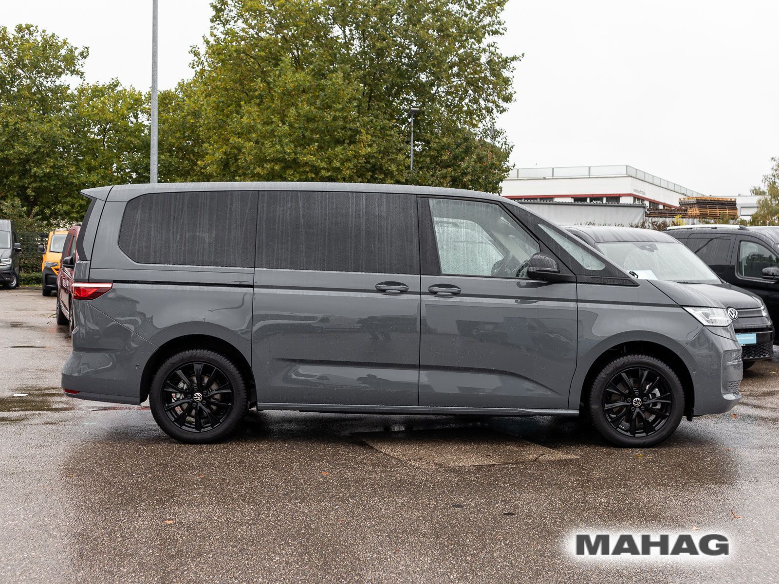 Fahrzeugabbildung Volkswagen T7 Multivan Life 2,0 l 150 kW TSI OPF Front antr