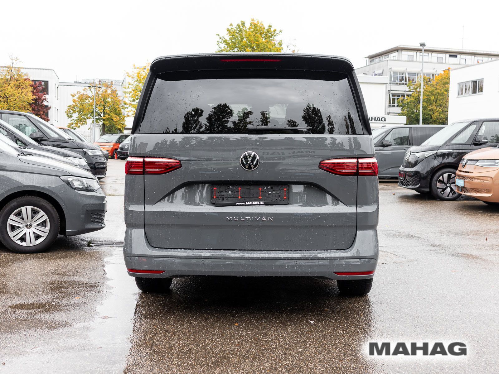 Fahrzeugabbildung Volkswagen T7 Multivan Life 2,0 l 150 kW TSI OPF Front antr