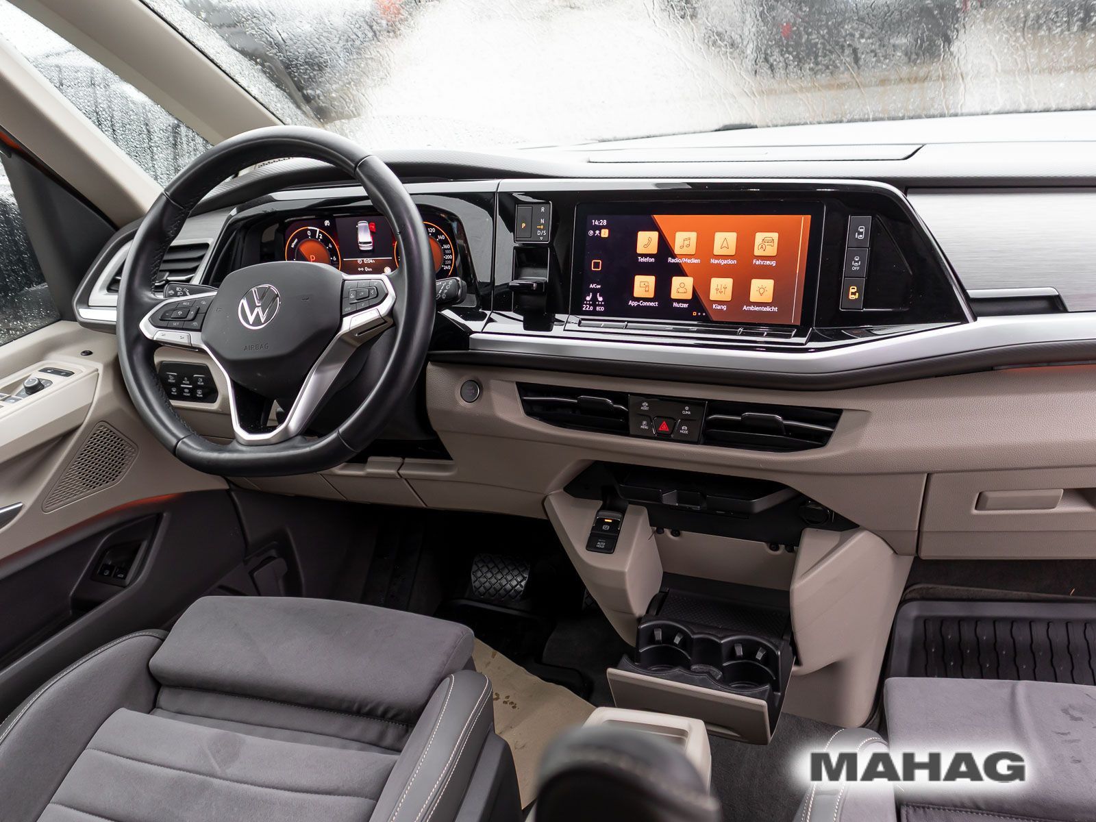 Fahrzeugabbildung Volkswagen T7 Multivan Life 1,4 l 110 kW eHybrid OPF 6-Gang