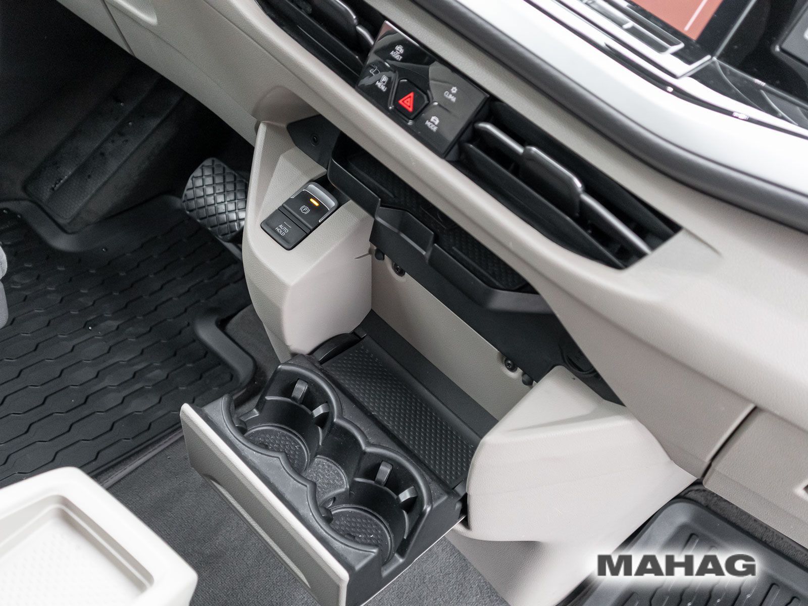 Fahrzeugabbildung Volkswagen T7 Multivan Life 1,4 l 110 kW eHybrid OPF 6-Gang
