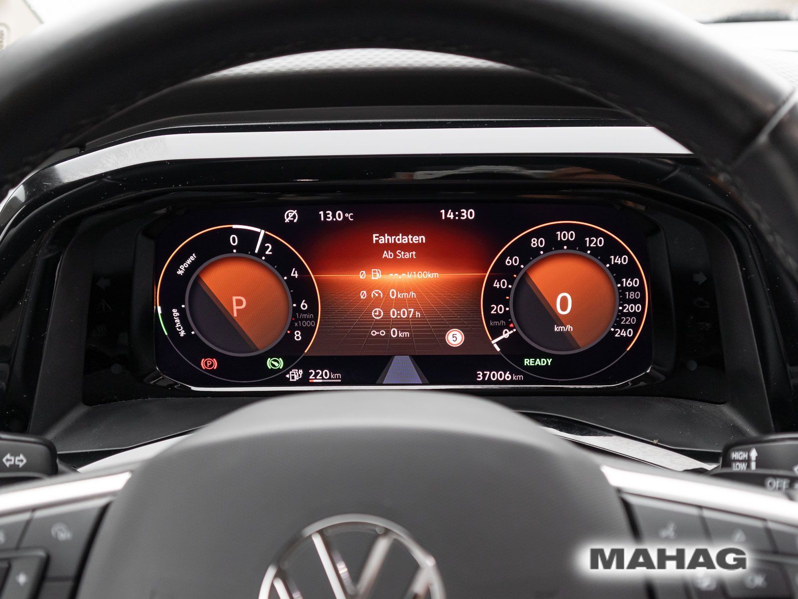 Fahrzeugabbildung Volkswagen T7 Multivan Life 1,4 l 110 kW eHybrid OPF 6-Gang
