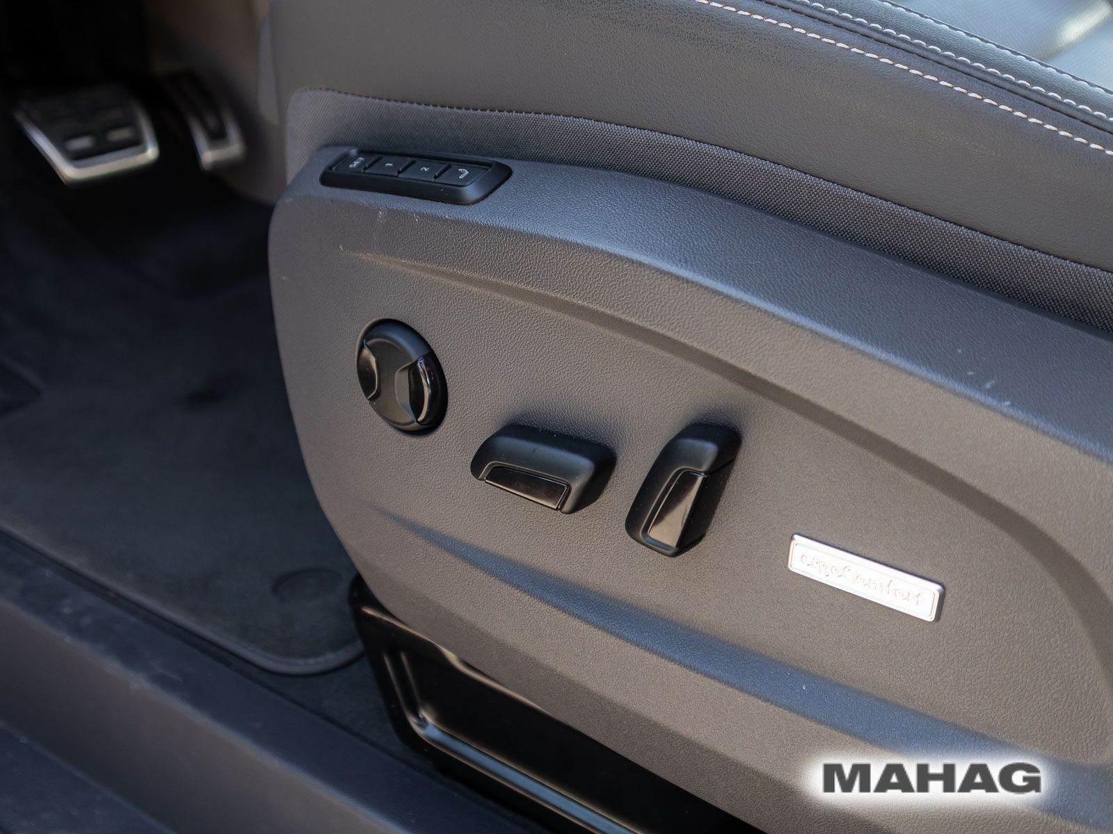 Fahrzeugabbildung Volkswagen Multivan StyleKÜ180Hyb AR