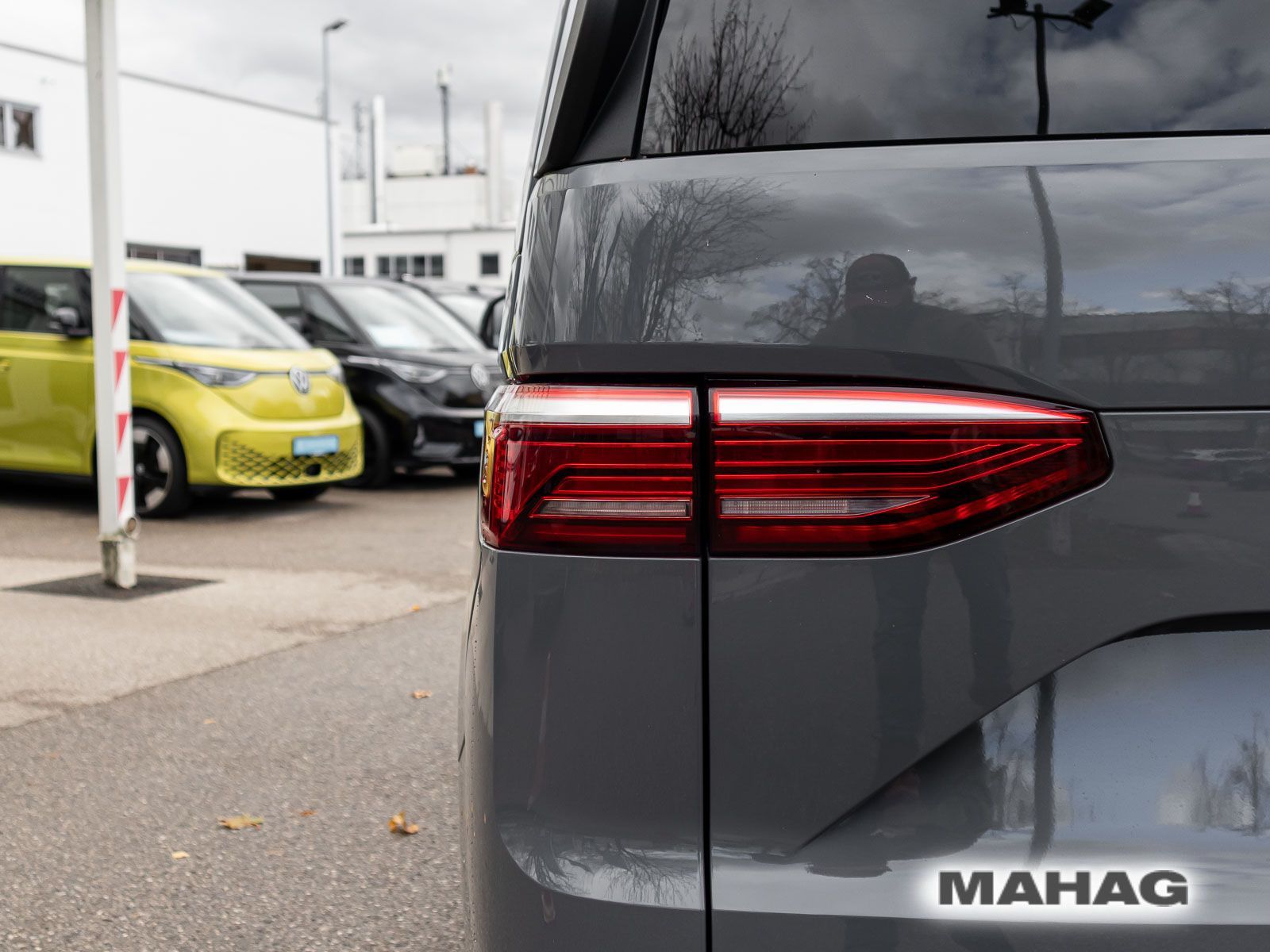 Fahrzeugabbildung Volkswagen Multivan Life 1,4 l 110 kW eHybrid OPF 6-Gang-DS