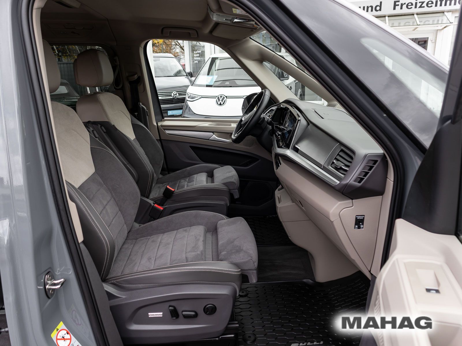 Fahrzeugabbildung Volkswagen Multivan Life 1,4 l 110 kW eHybrid OPF 6-Gang-DS