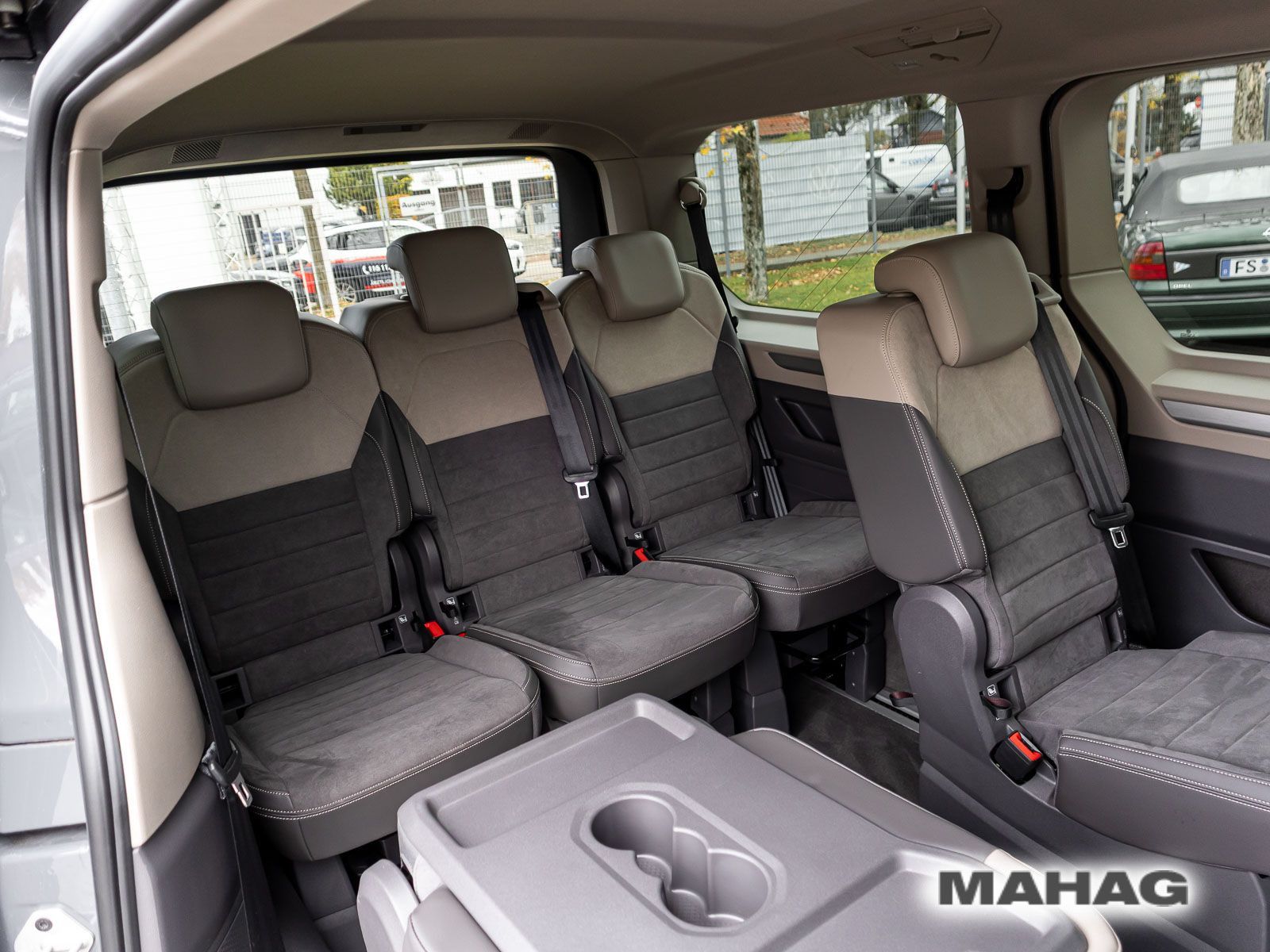 Fahrzeugabbildung Volkswagen Multivan Life 1,4 l 110 kW eHybrid OPF 6-Gang-DS