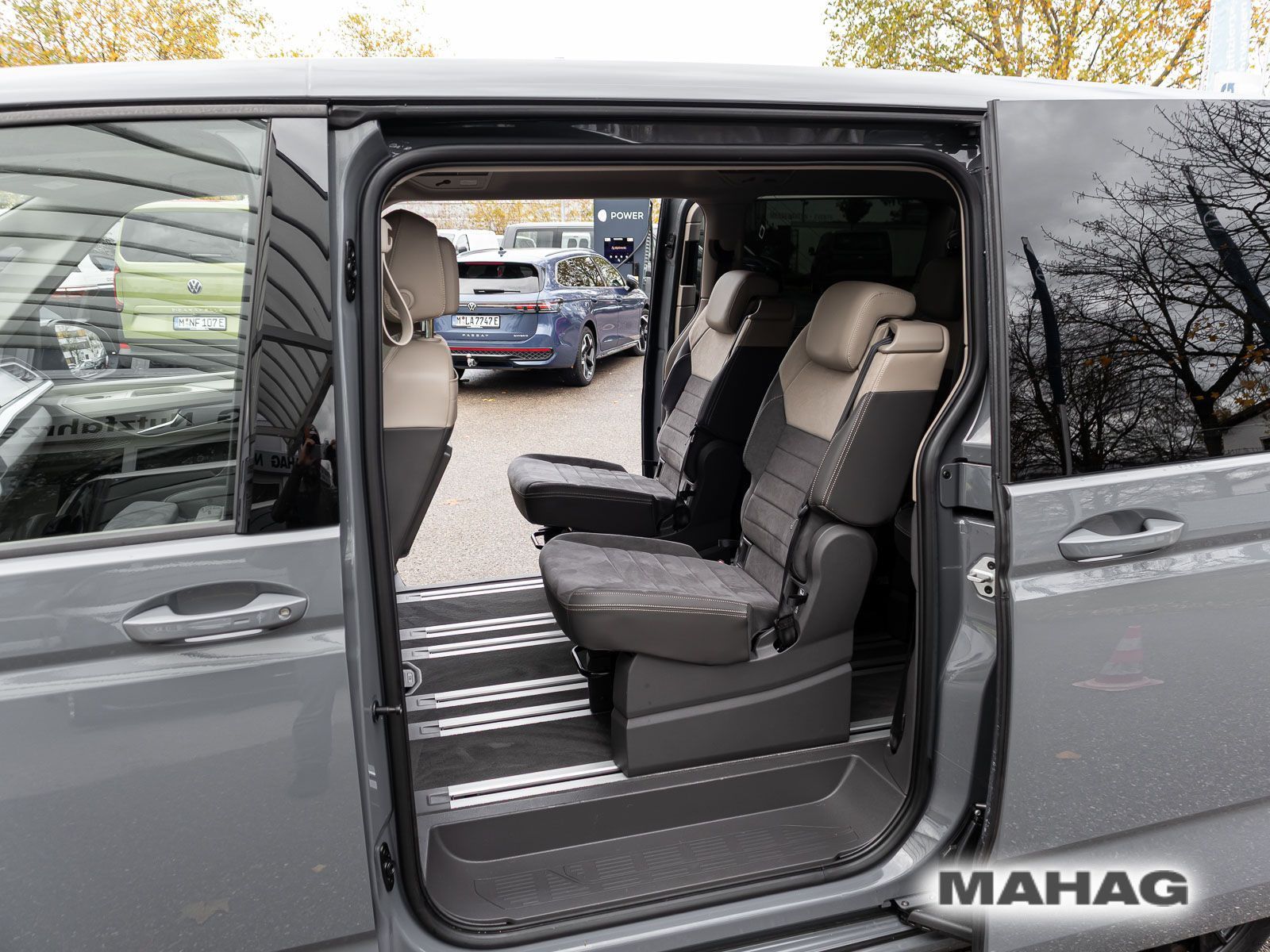 Fahrzeugabbildung Volkswagen Multivan Life 1,4 l 110 kW eHybrid OPF 6-Gang-DS