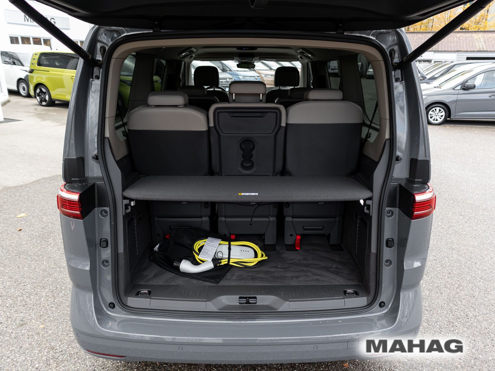 Fahrzeugabbildung Volkswagen Multivan Life 1,4 l 110 kW eHybrid OPF 6-Gang-DS