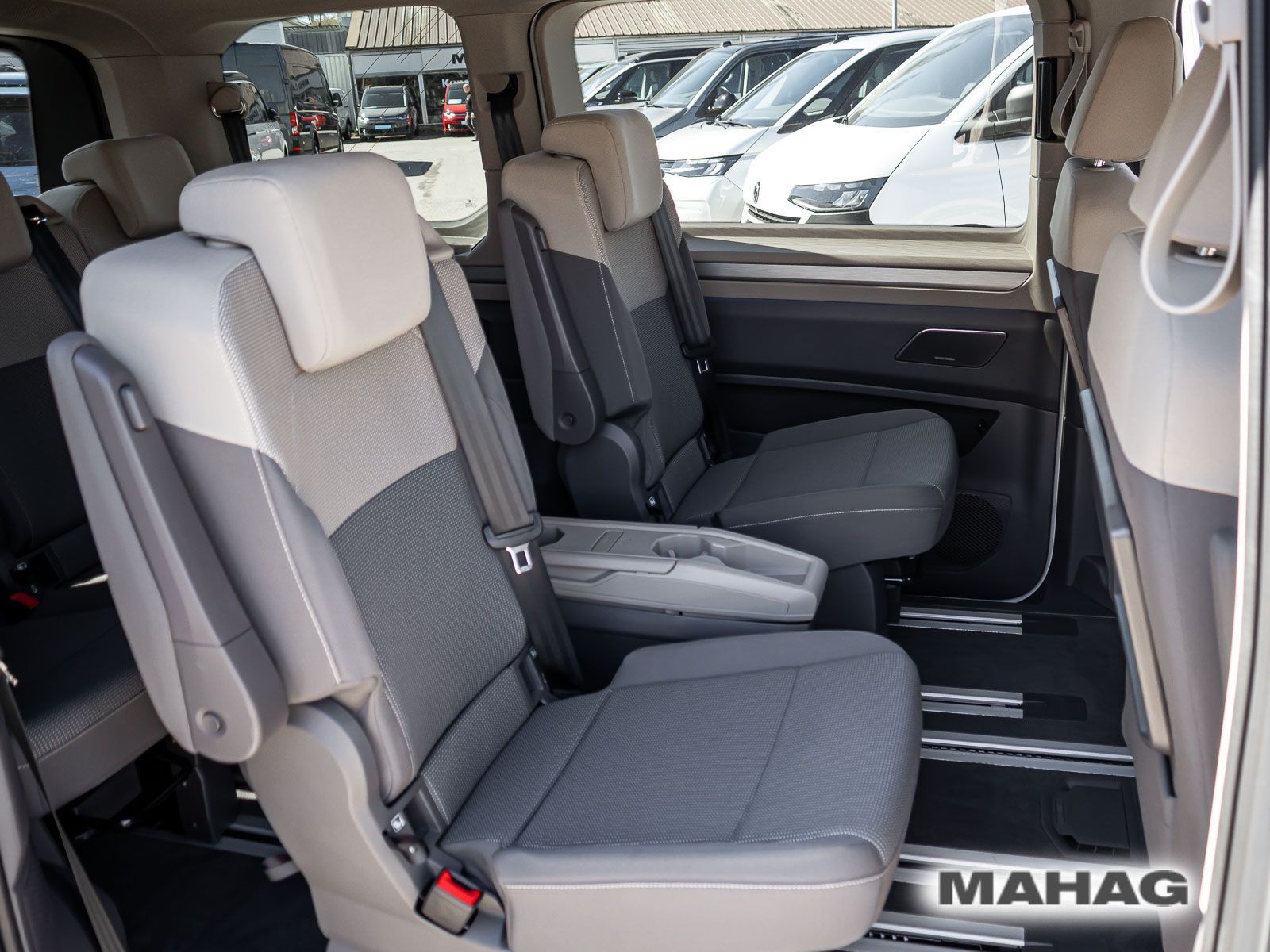 Fahrzeugabbildung Volkswagen Multivan Life KÜ 2.0 TDI