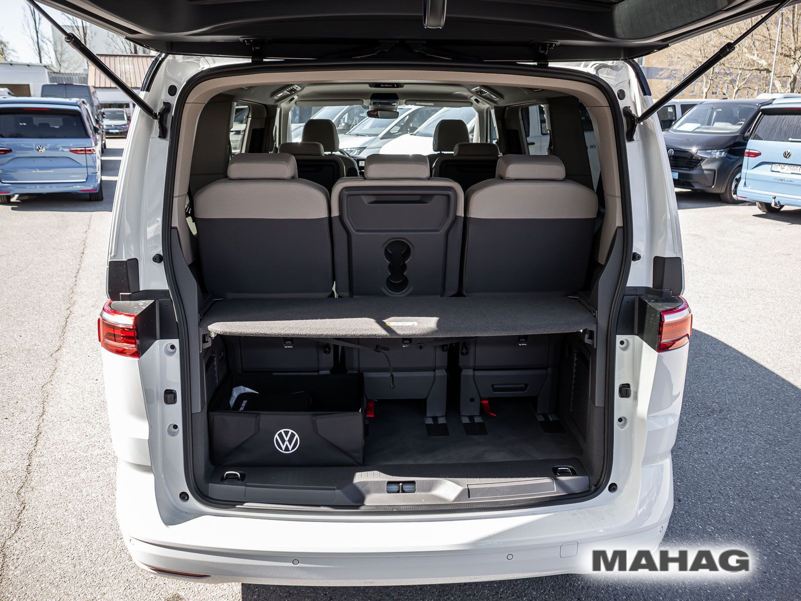 Fahrzeugabbildung Volkswagen Multivan Life KÜ 2.0 TDI