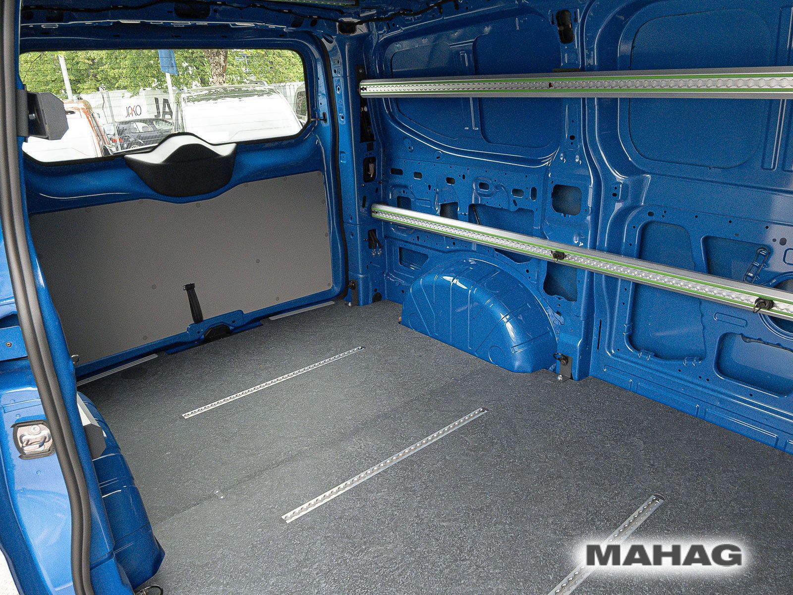Fahrzeugabbildung Volkswagen Transporter Kasten kurzer Radstand 4motion AG8