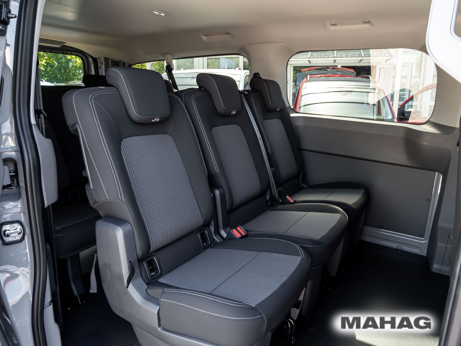 Fahrzeugabbildung Volkswagen Transporter Kombi Langer Radstand 4motion, AG8