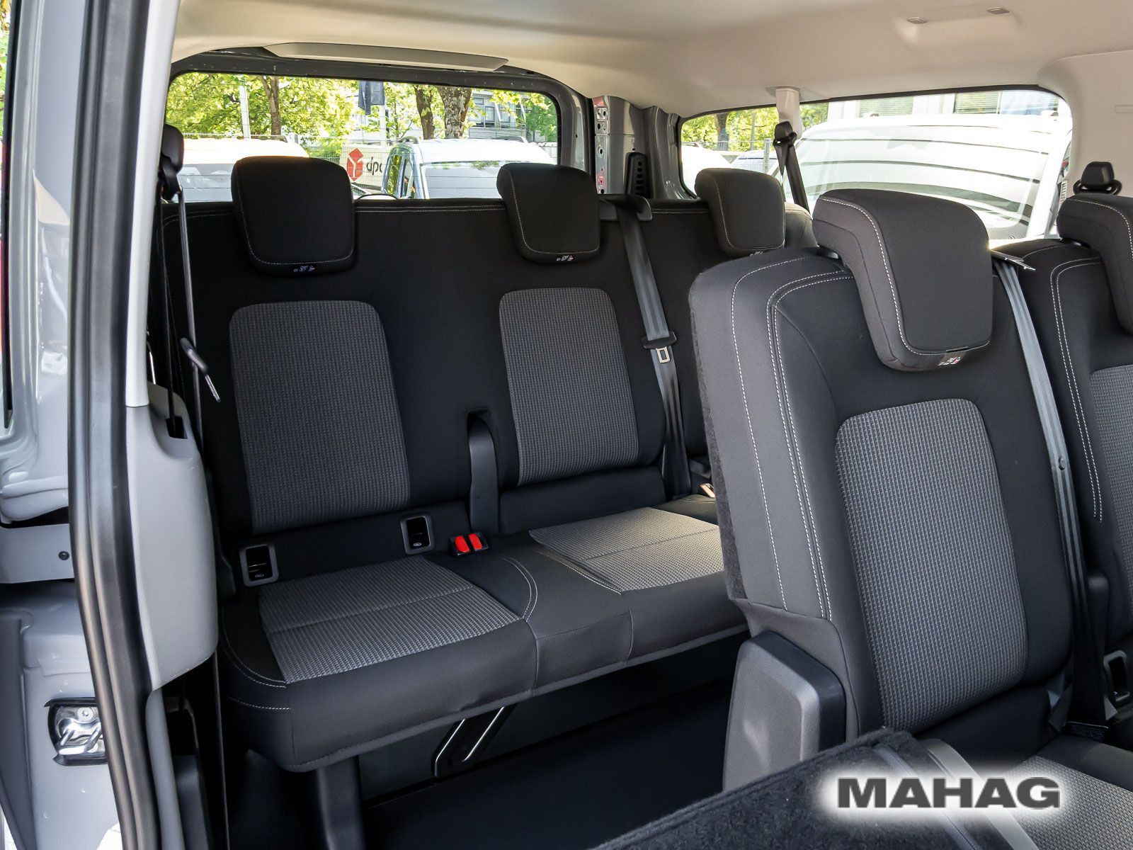 Fahrzeugabbildung Volkswagen Transporter Kombi Langer Radstand 4motion, AG8