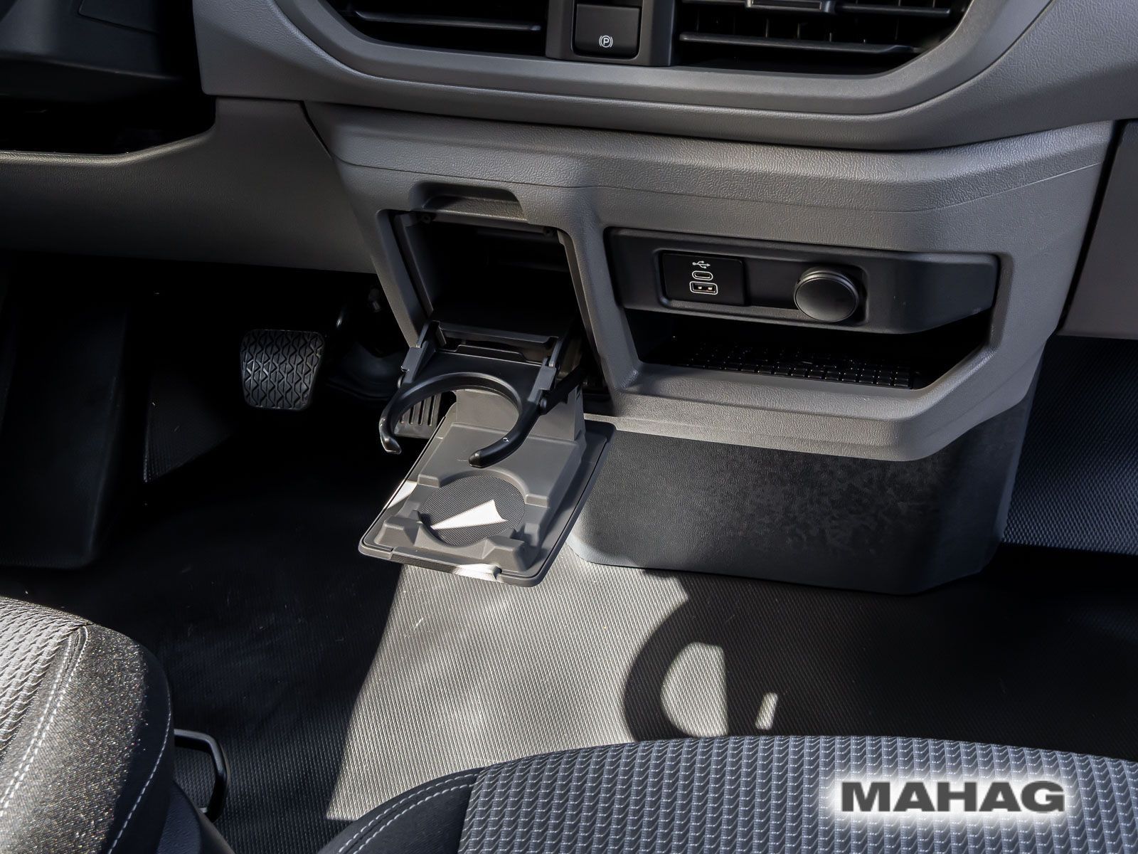 Fahrzeugabbildung Volkswagen Transporter Kombi Langer Radstand 4motion, AG8