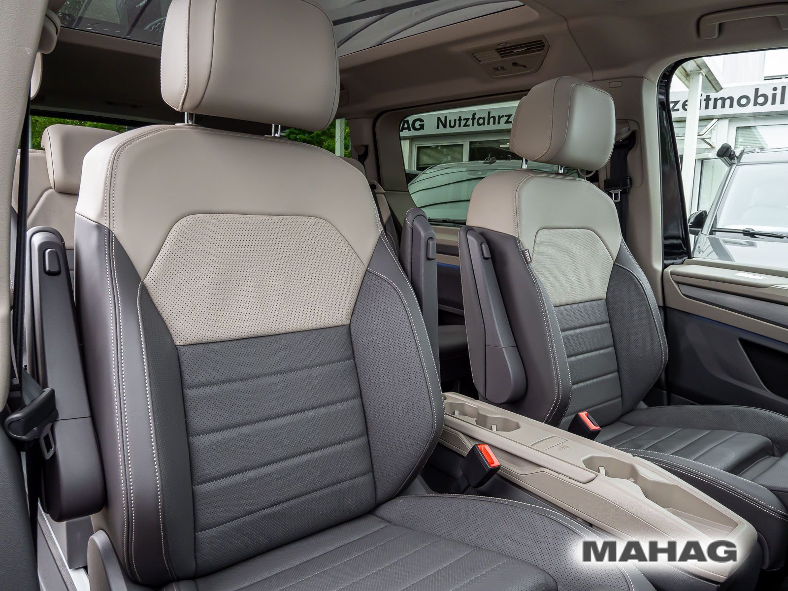 Fahrzeugabbildung Volkswagen Multivan Life 1,4 l 110 kW eHybrid OPF 6-Gang-DS