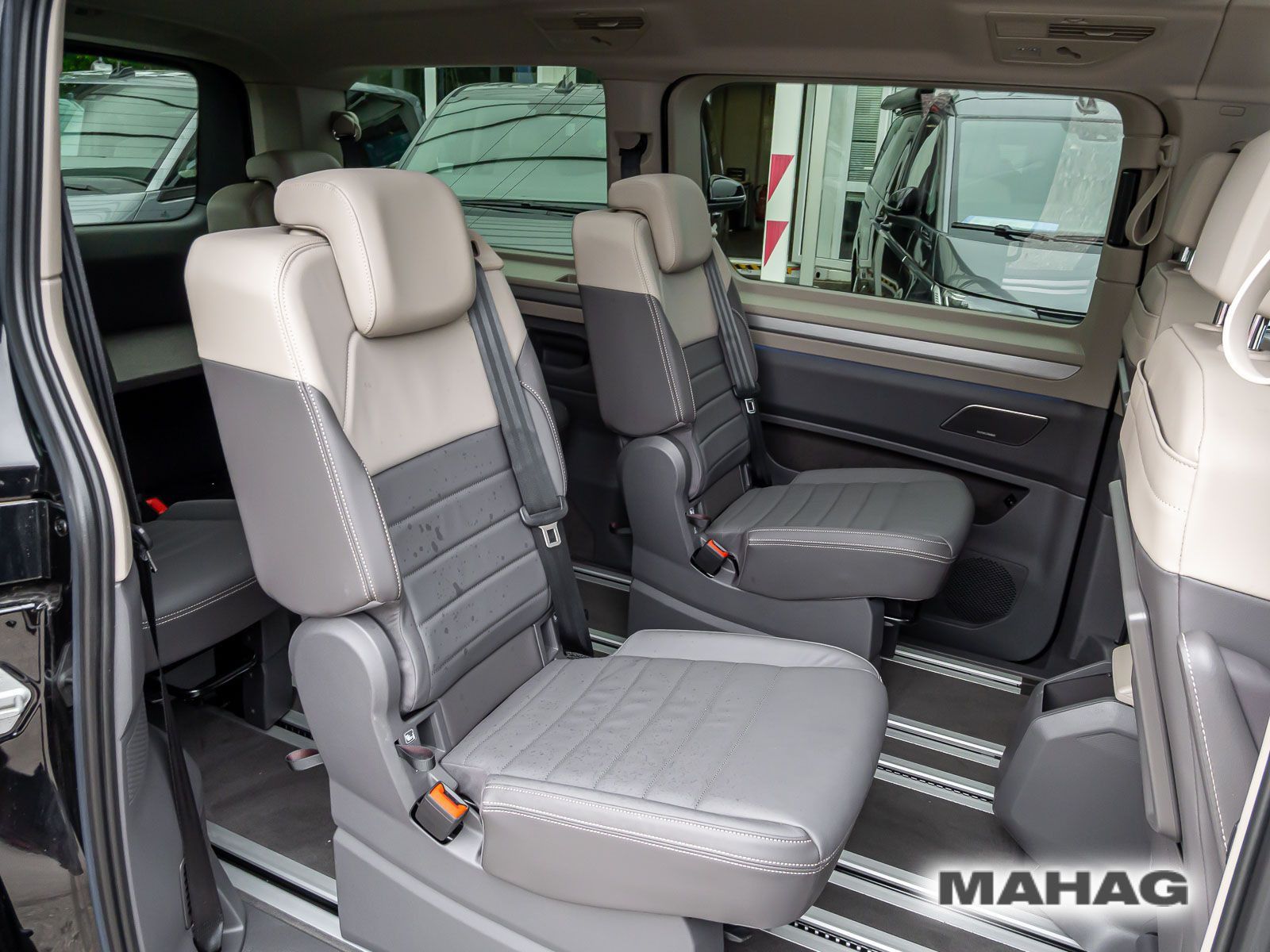 Fahrzeugabbildung Volkswagen Multivan Life 1,4 l 110 kW eHybrid OPF 6-Gang-DS