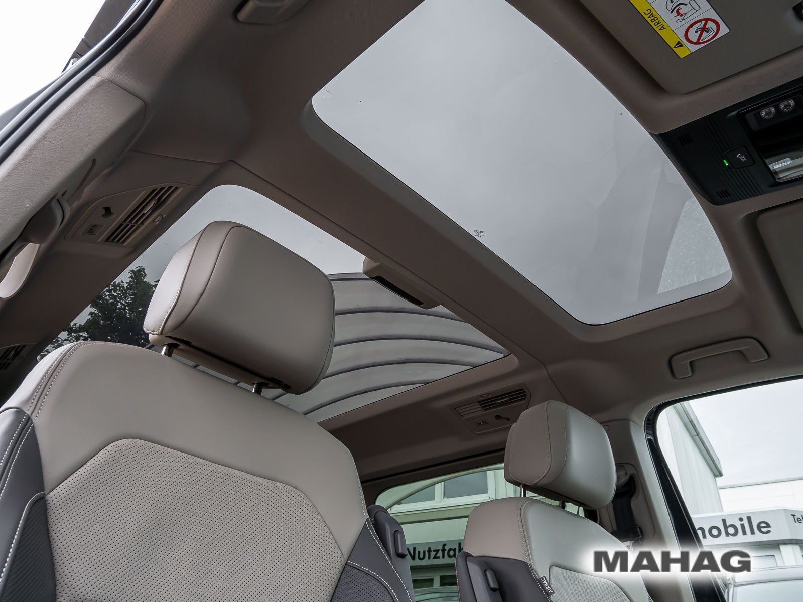 Fahrzeugabbildung Volkswagen Multivan Life 1,4 l 110 kW eHybrid OPF 6-Gang-DS