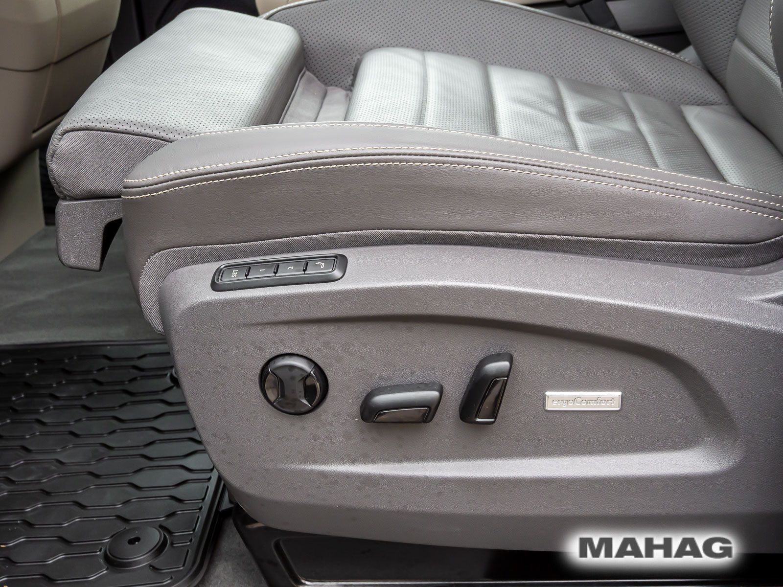 Fahrzeugabbildung Volkswagen Multivan Life 1,4 l 110 kW eHybrid OPF 6-Gang-DS
